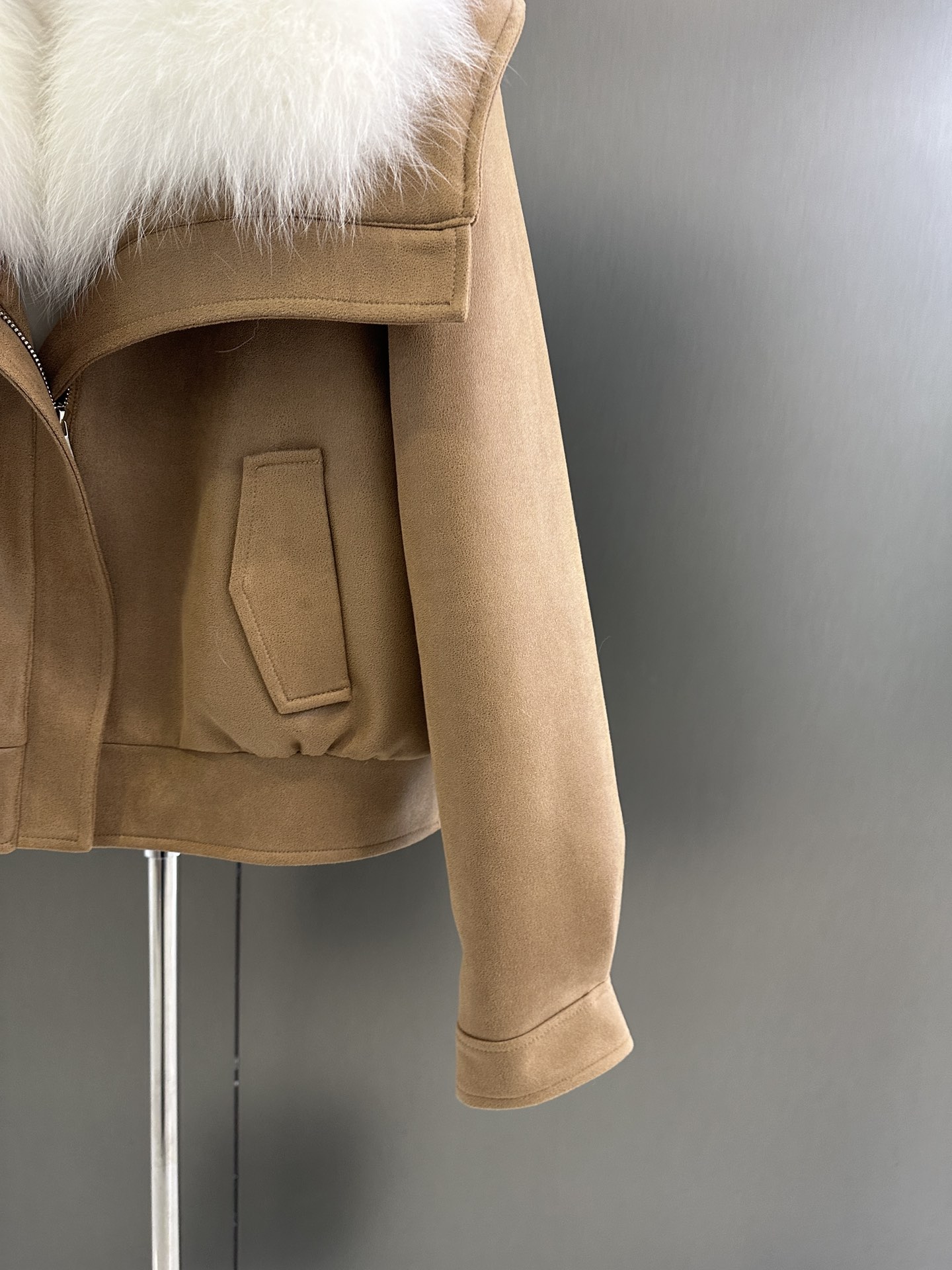 Maxmara New Autumn/Winter Women’s Clothing Package with Super White Fox Hair and Custom Fabric - 图片 7