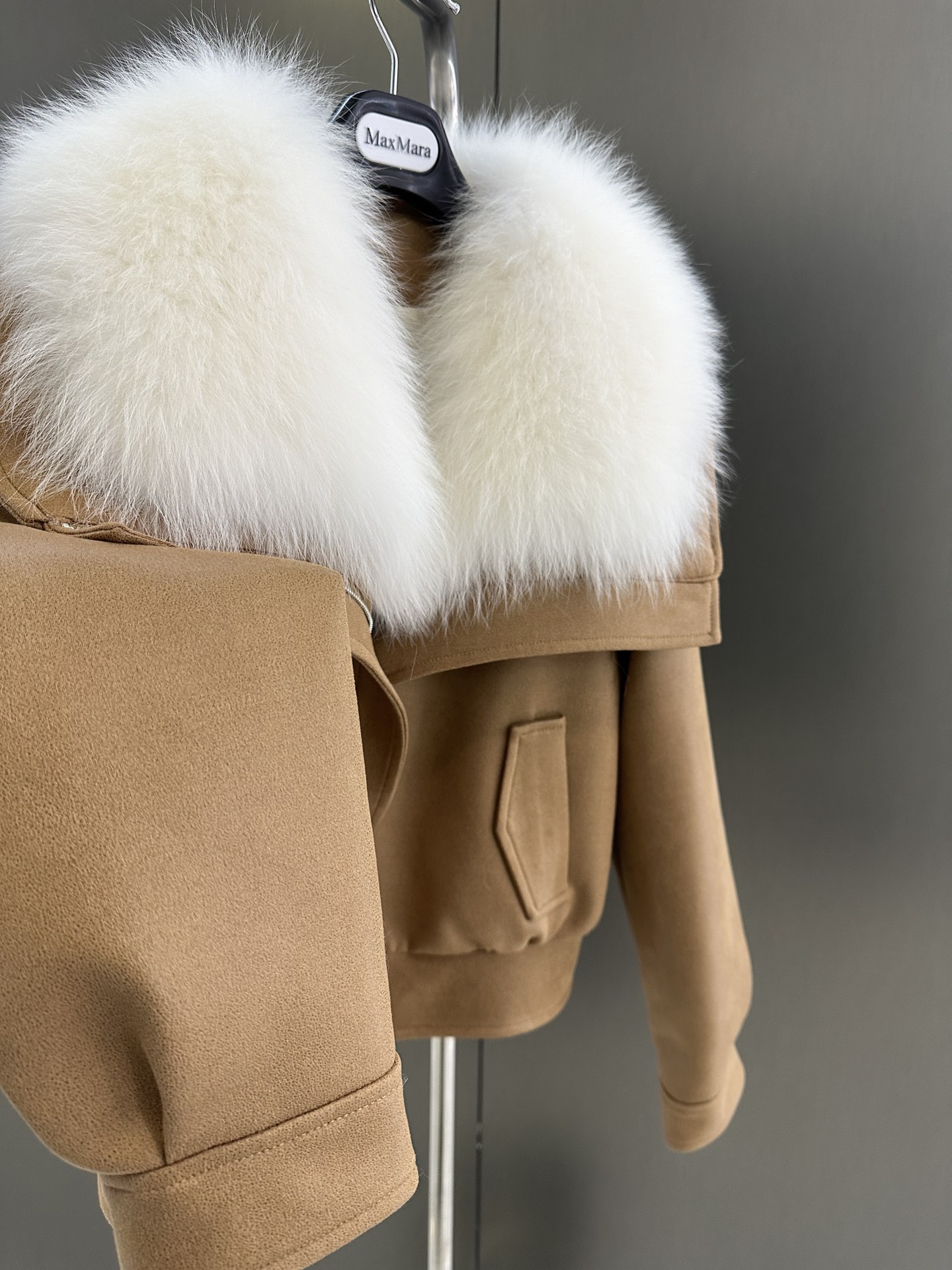 Maxmara New Autumn/Winter Women’s Clothing Package with Super White Fox Hair and Custom Fabric - 图片 5
