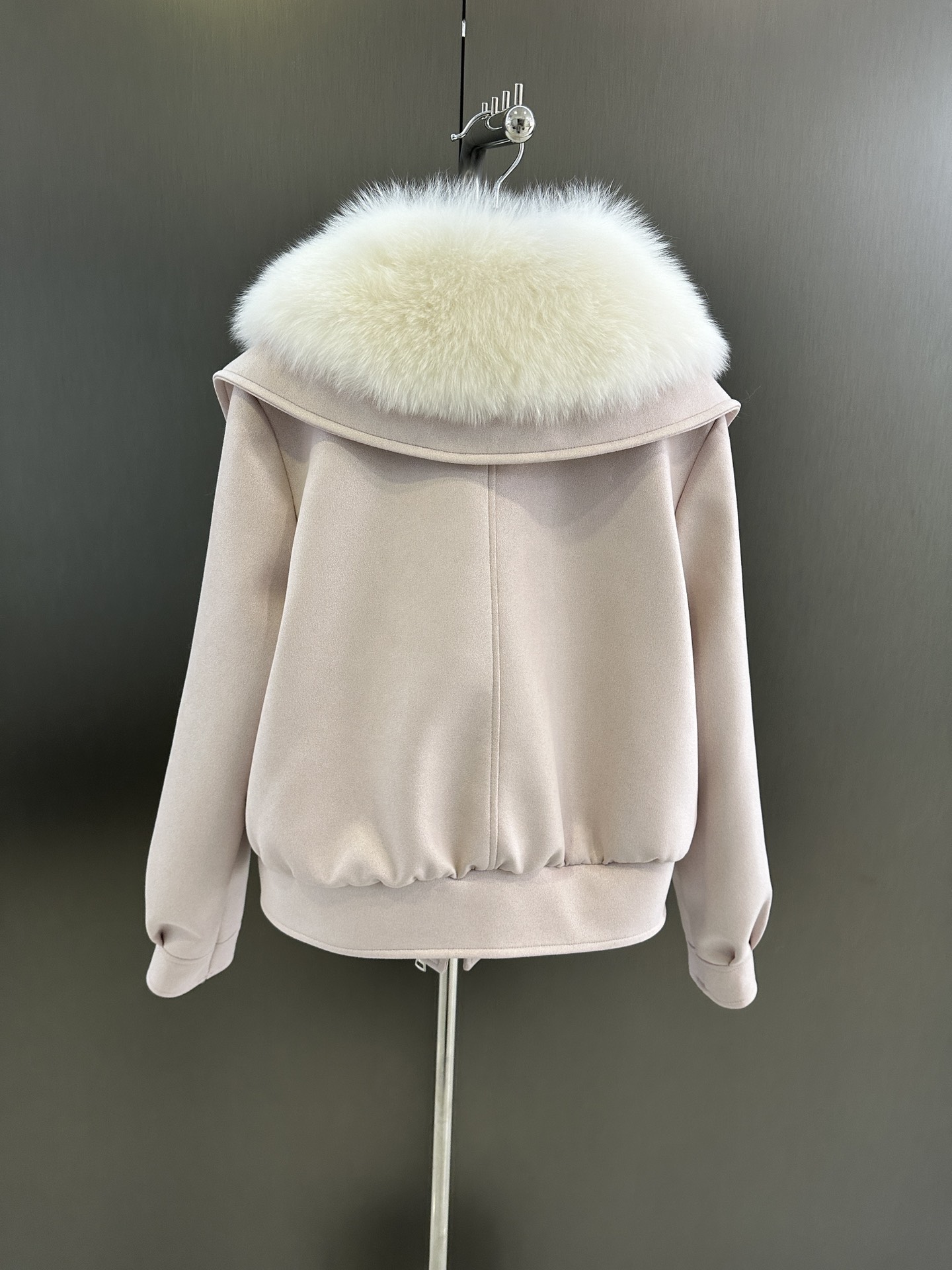 Maxmara New Autumn/Winter Women’s Clothing Package: Super White Fox Hair, Custom Fabric, Velve Fills, Loose Layouts. - 图片 6
