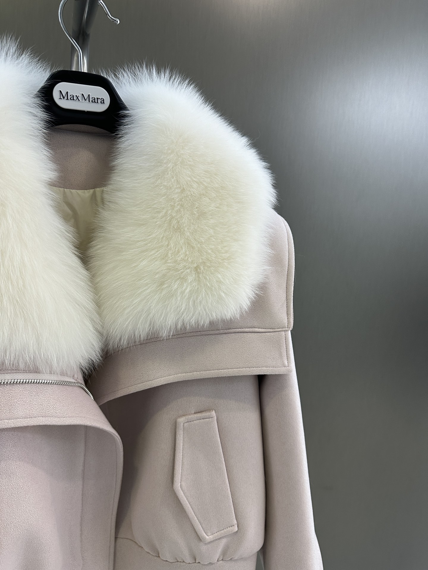 Maxmara New Autumn/Winter Women’s Clothing Package: Super White Fox Hair, Custom Fabric, Velve Fills, Loose Layouts. - 图片 3