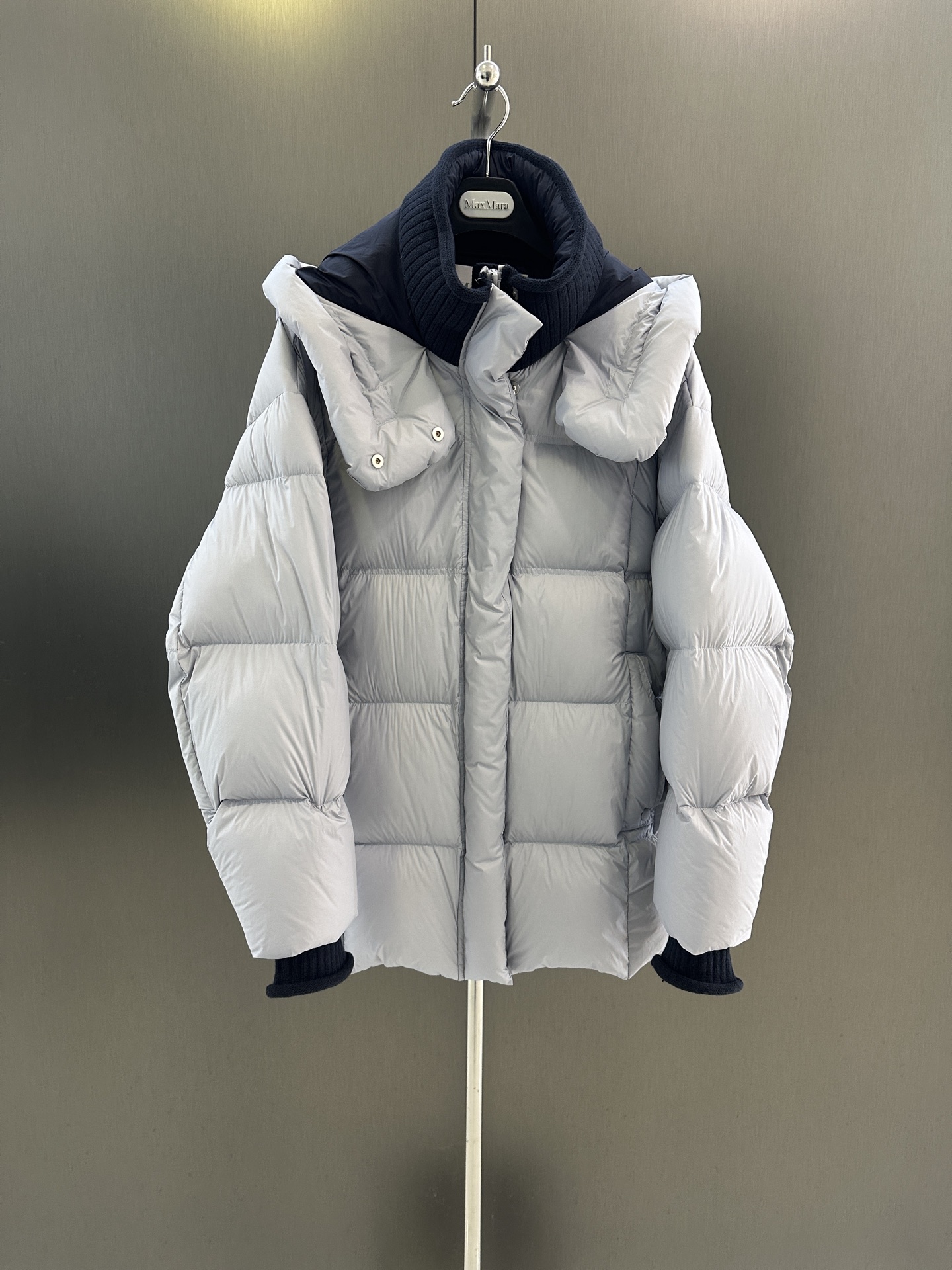 NO:638751,Maxmara new high-quality goose down jacket for autumn and winter, color matching design, simple and high-end, 90 white duck down filling inside, warm and comfortable SML (length 75, bust 120, size s), Maxmara-clothing, alexander wang19860909Maxmara 秋冬新款高品质鹅绒服  拼色设计 简约高级 内里90白鸭绒填充 温暖舒适 SML（衣长75,胸围120,码数s）,麦丝玛拉-服装,alexander wang,Women's clothing