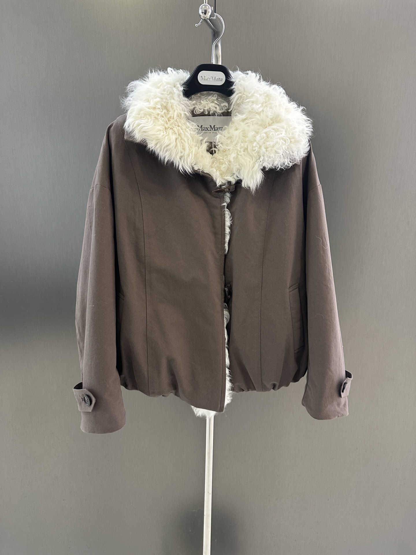 NO:638837,Maxmara's new high-quality denim goose down jacket for autumn and winter, with imported wool fur integrated fur collar (not removable), goose down filling inside, simple and elegant sm 'Length 60, bust 120, size m', Maxmara-clothing, alexander wang19860909Maxmara 秋冬新款高品质牛仔鹅绒服 搭配进口羊毛皮毛一体毛领（不可拆） 内里鹅绒填充 简约大气 sm “衣长60,胸围120,码数m”,麦丝玛拉-服装,alexander wang,Women's clothing