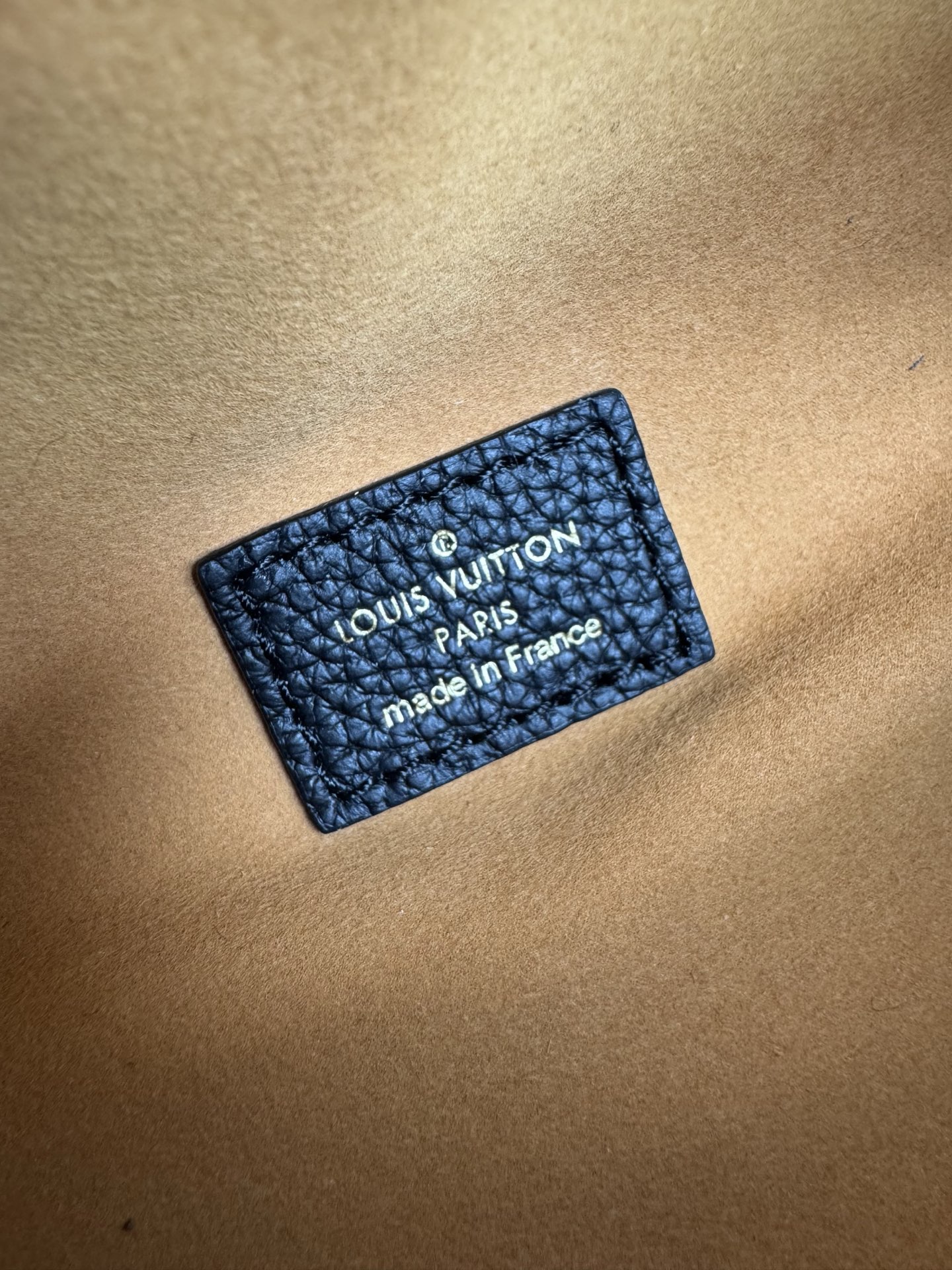 P420💰《动态163c芯片 顶级原单加强版》
M44836白色 M44812黑色全皮 BUMBAG 胸包，图案款可当腰包，单肩包 、斜挎 &hellip;多种携带方式，柔软的Monogram面料 少女心爆棚的贴图案设计 运动造型增添纯正的时髦休闲气质 。尺寸：37*14*13