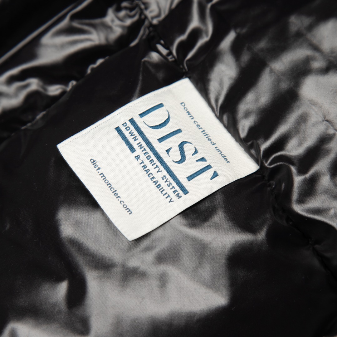 细节展示 2 𝗠𝗼𝗻𝗰𝗲𝗿|盟可睐 蒙口 Hanovcrtan雾面长玛雅/长款羽绒服