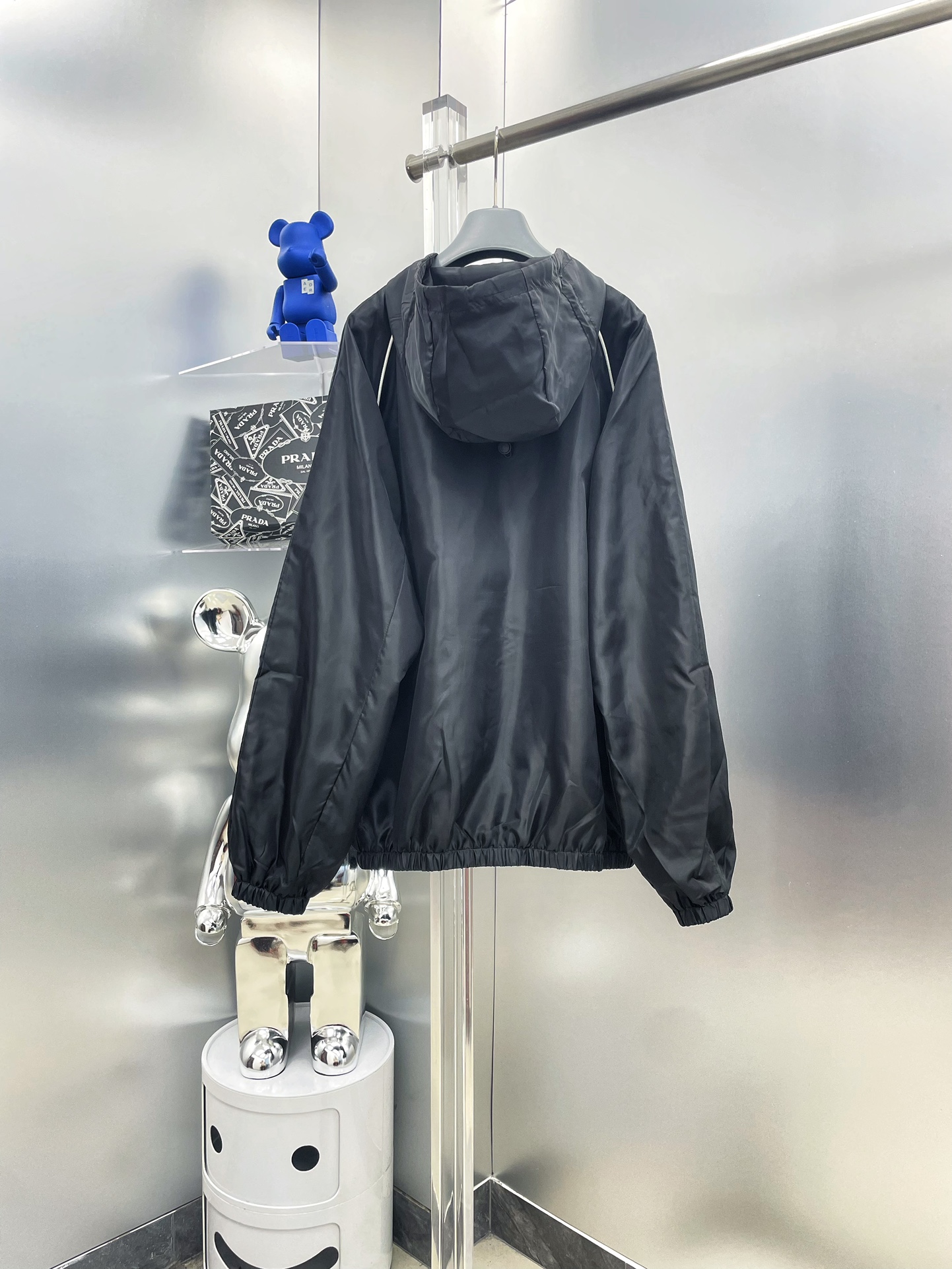 Gucci Men's Hooded Jacket - Spring 2025 Collection - Fashionable and Versatile 3 i1711712754 8893 0