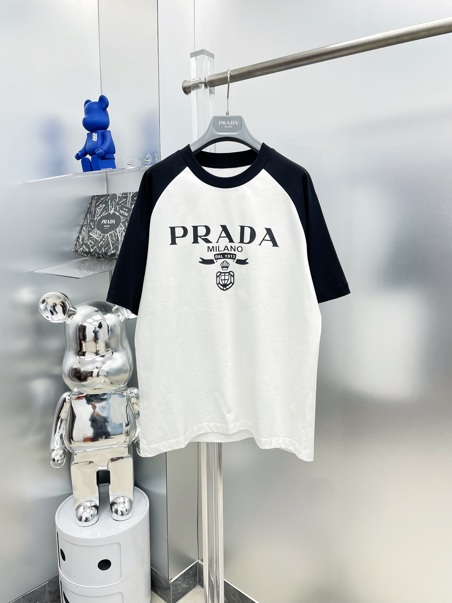 Prada Kleidung T-Shirt Schwarz Weiß Drucken Baumwolle Stricken Sommerkollektion Fashion Kurzarm