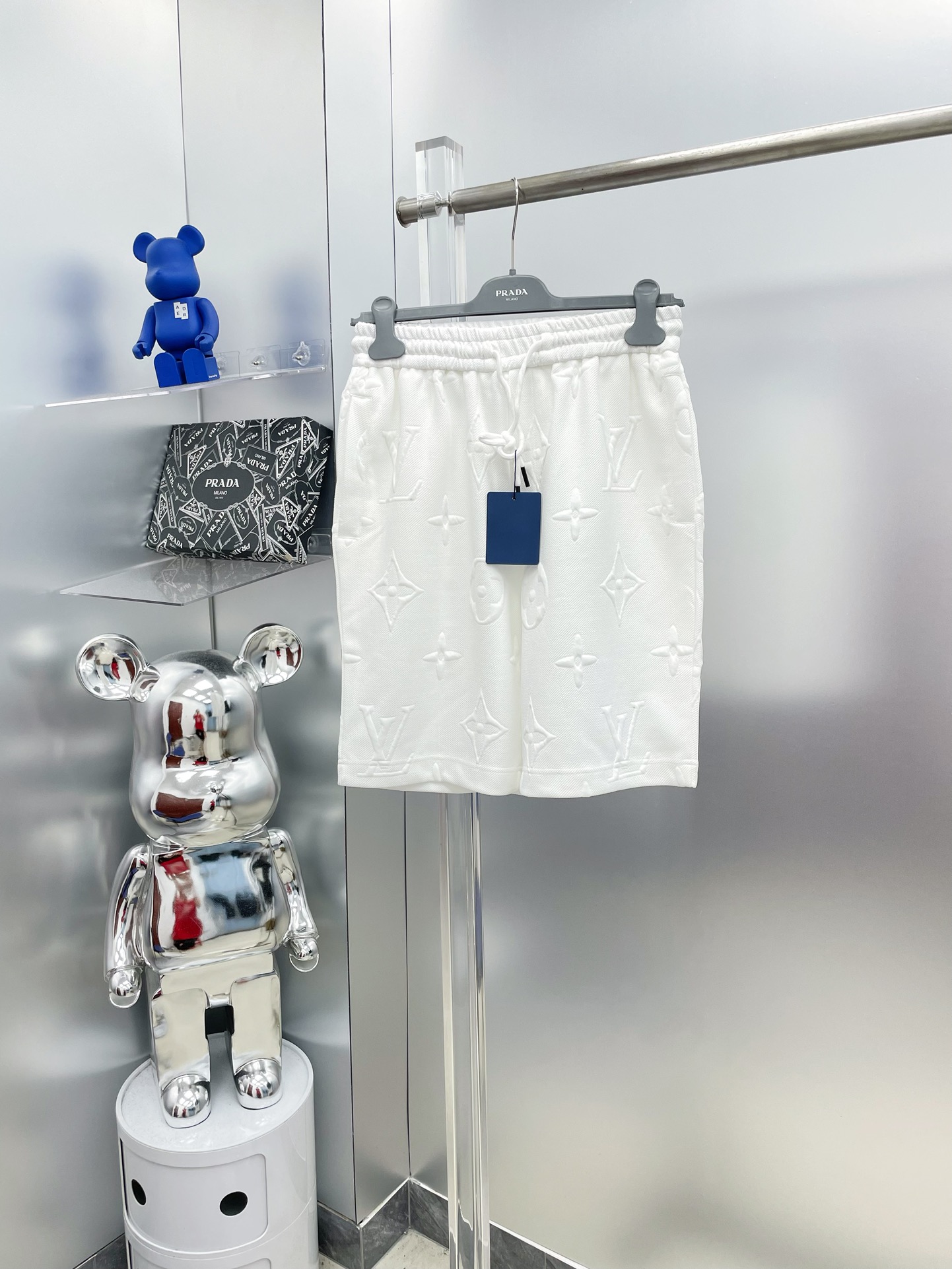NO:935342,1v Louis 25ss summer new three-dimensional letter LOGO logo shorts M. The fabric is soft and comfortable. With logo letters, it feels comfortable and the upper body is stiff and stylish. Two colors. Code number m-3xl,,louis vuitton,shorts,198609091v 路易 25ss夏季新款立体字母LOGO徽标短裤 M 面料柔软舒适 搭配logo字母 手感舒适上身挺括有型 两色 码数m-3xl,,louis vuitton,shorts,,Men's clothing
