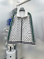 Gu * ss 2024 nuovo autunno e inverno nuove lettere impiombate in fettuccia a stampa completa giacca LOGO GG M fronte-retro originale singola tre etichette versione completa di fascia alta contro tessuti personalizzati con elevata traspirabilità e comfort, dettagli impeccabili, concetto di design degli elementi del marchio , riflettendo l'alta qualità. È delicato e morbido, presenta un taglio casual e ha un'ottima vestibilità della parte superiore del corpo. Taglia: M ~ 3XL 1 Gu * ss 2024 nuovo autunno e inverno nuove lettere impiombate in fettuccia a stampa completa giacca LOGO GG M fronte-retro originale singola tre etichette versione completa di fascia alta contro tessuti personalizzati con elevata traspirabilità e comfort, dettagli impeccabili, concetto di design degli elementi del marchio , riflettendo l’alta qualità. È delicato e morbido, presenta un taglio casual e ha un’ottima vestibilità della parte superiore del corpo. Taglia: M ~ 3XL