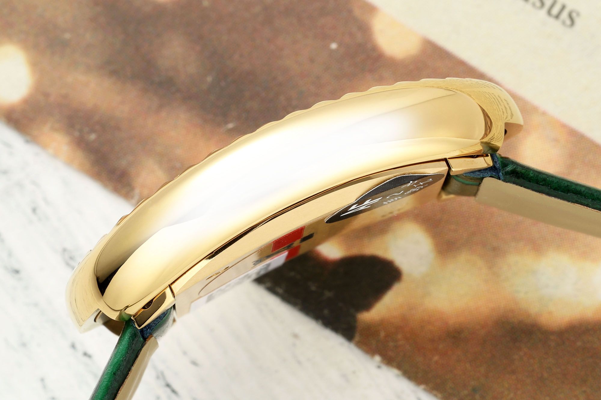 Title: Cartier AF Wristwatch Series: Perfect Recapitulation of Bagnoire Collection Summary: AF wristwatch series beautifully captures Cartier’s classic Bagnoire collection with modern elegance and - 图片 6