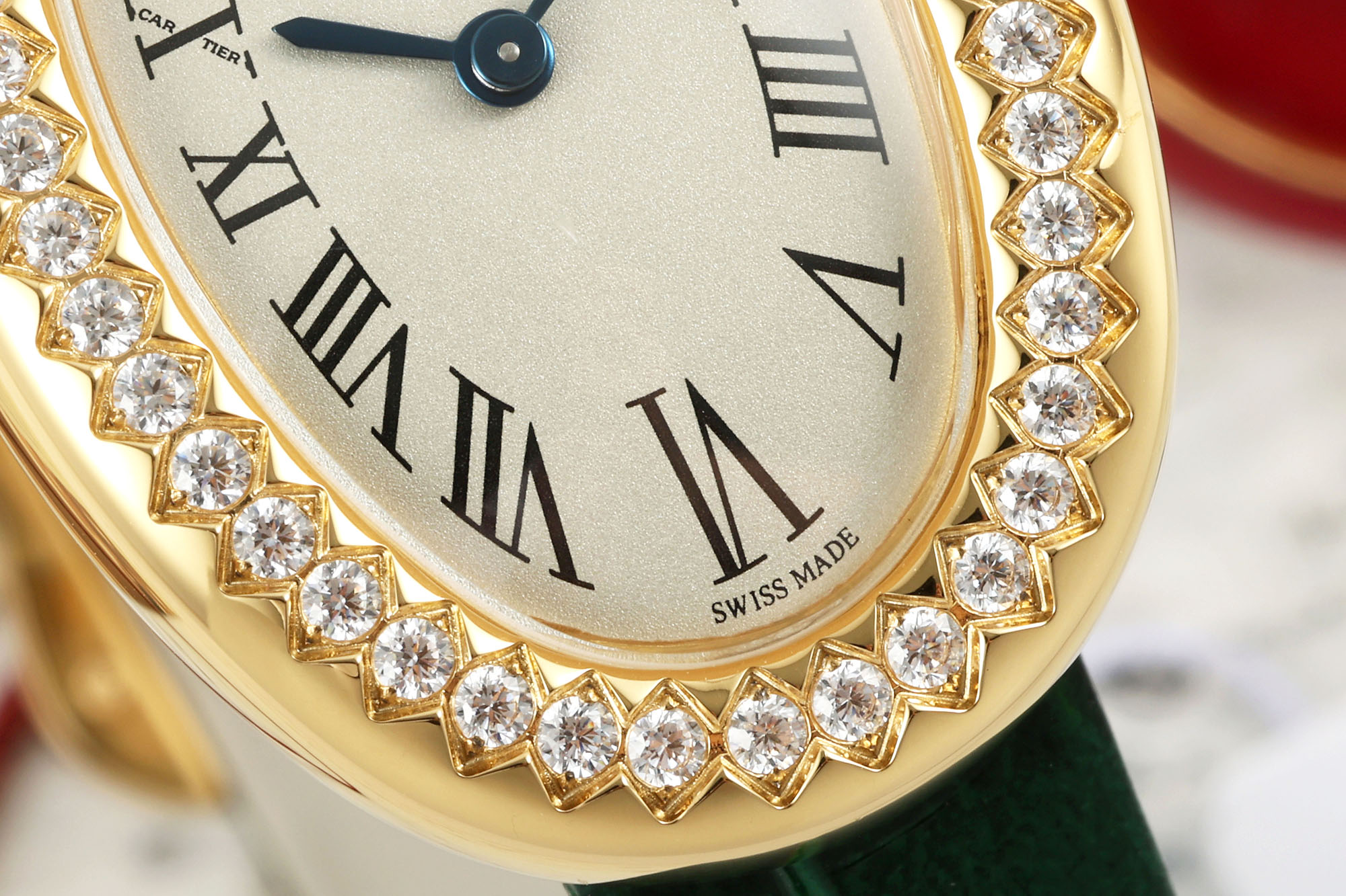 Title: Cartier AF Wristwatch Series: Perfect Recapitulation of Bagnoire Collection Summary: AF wristwatch series beautifully captures Cartier’s classic Bagnoire collection with modern elegance and - 图片 4