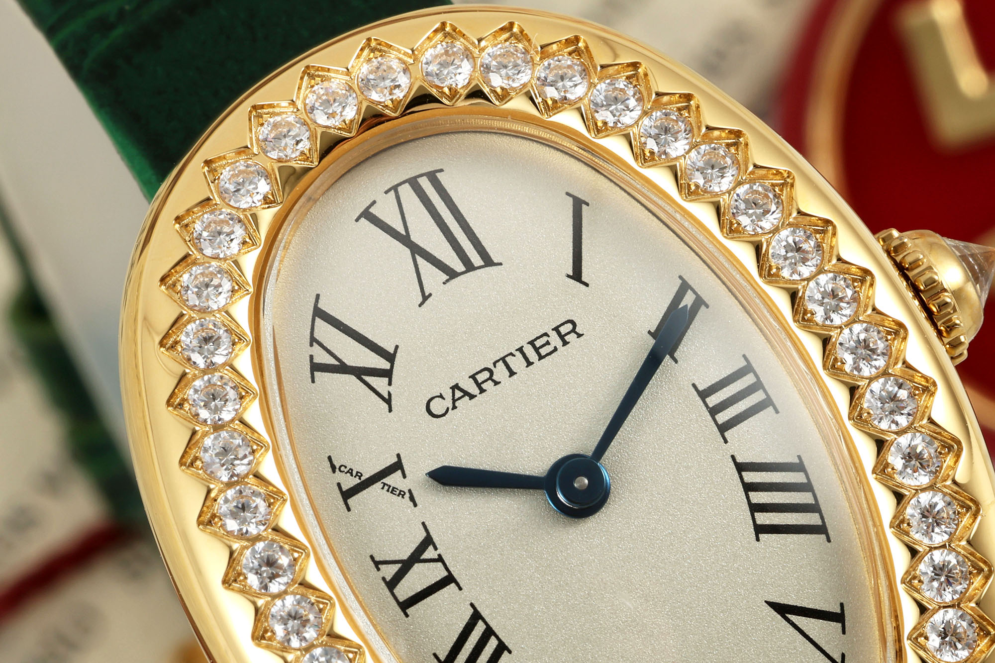 Title: Cartier AF Wristwatch Series: Perfect Recapitulation of Bagnoire Collection Summary: AF wristwatch series beautifully captures Cartier’s classic Bagnoire collection with modern elegance and - 图片 3
