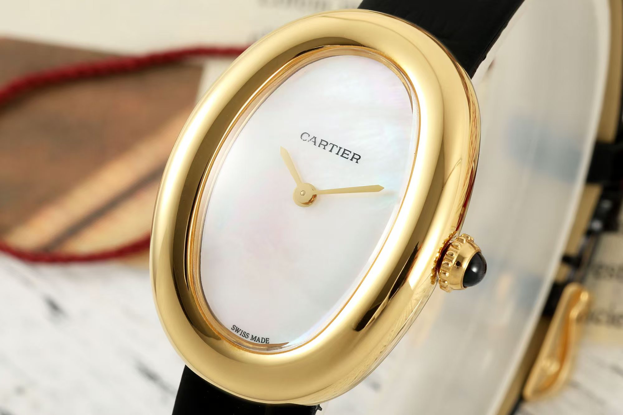 “Cartier AF 100-Year Bagnoire Wristwatch Series: Timeless Elegance with Modern Touches”
