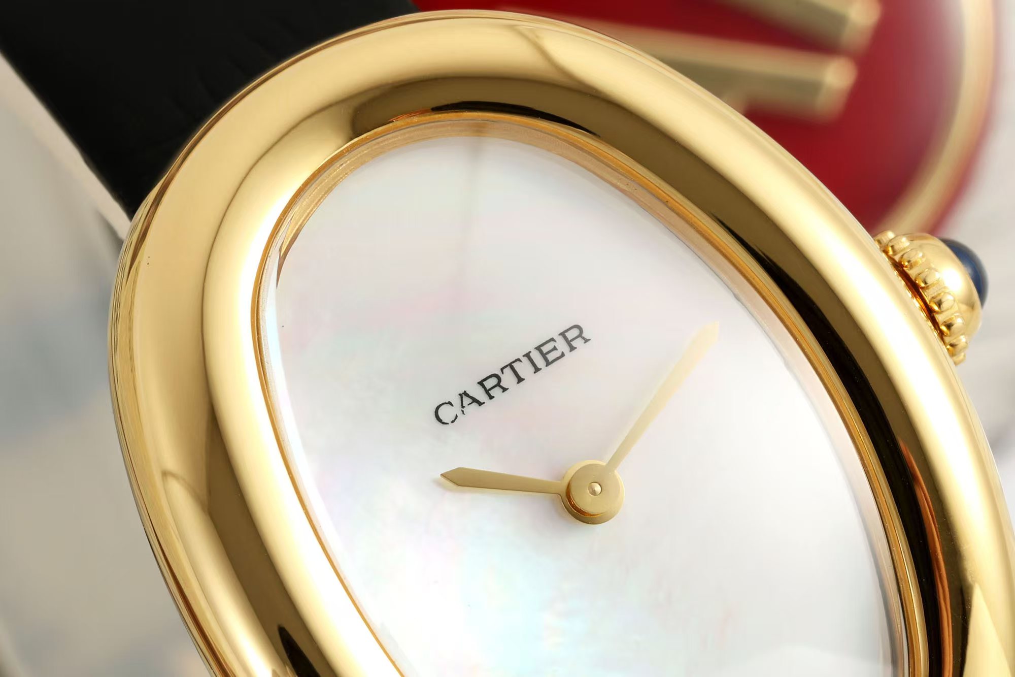 “Cartier AF 100-Year Bagnoire Wristwatch Series: Timeless Elegance with Modern Touches” - 图片 3