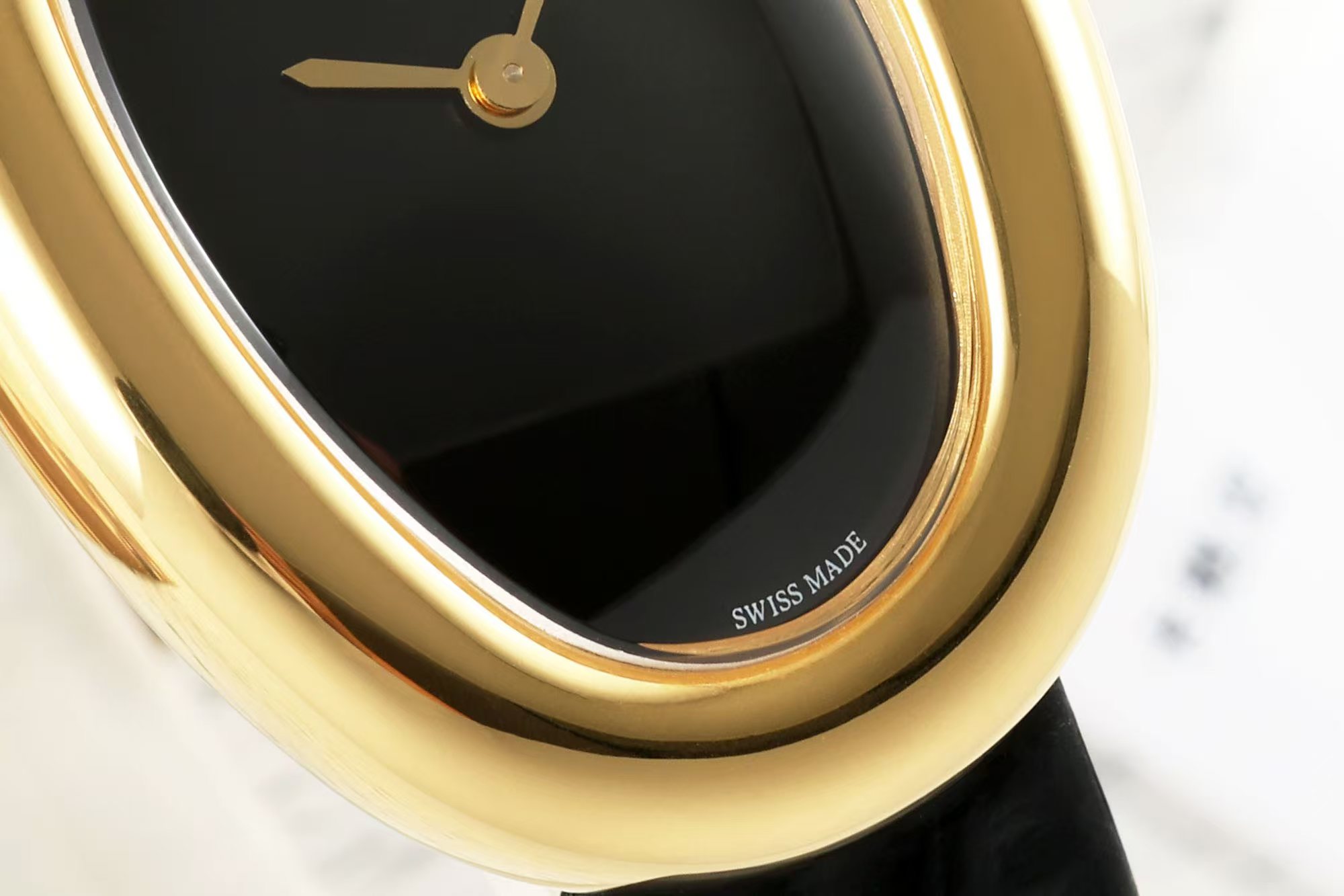 “Cartier Bagnoire Wristwatch Series: Perfect 100-Year Recapitulation with Modern Elegance and French Charm” - 图片 4