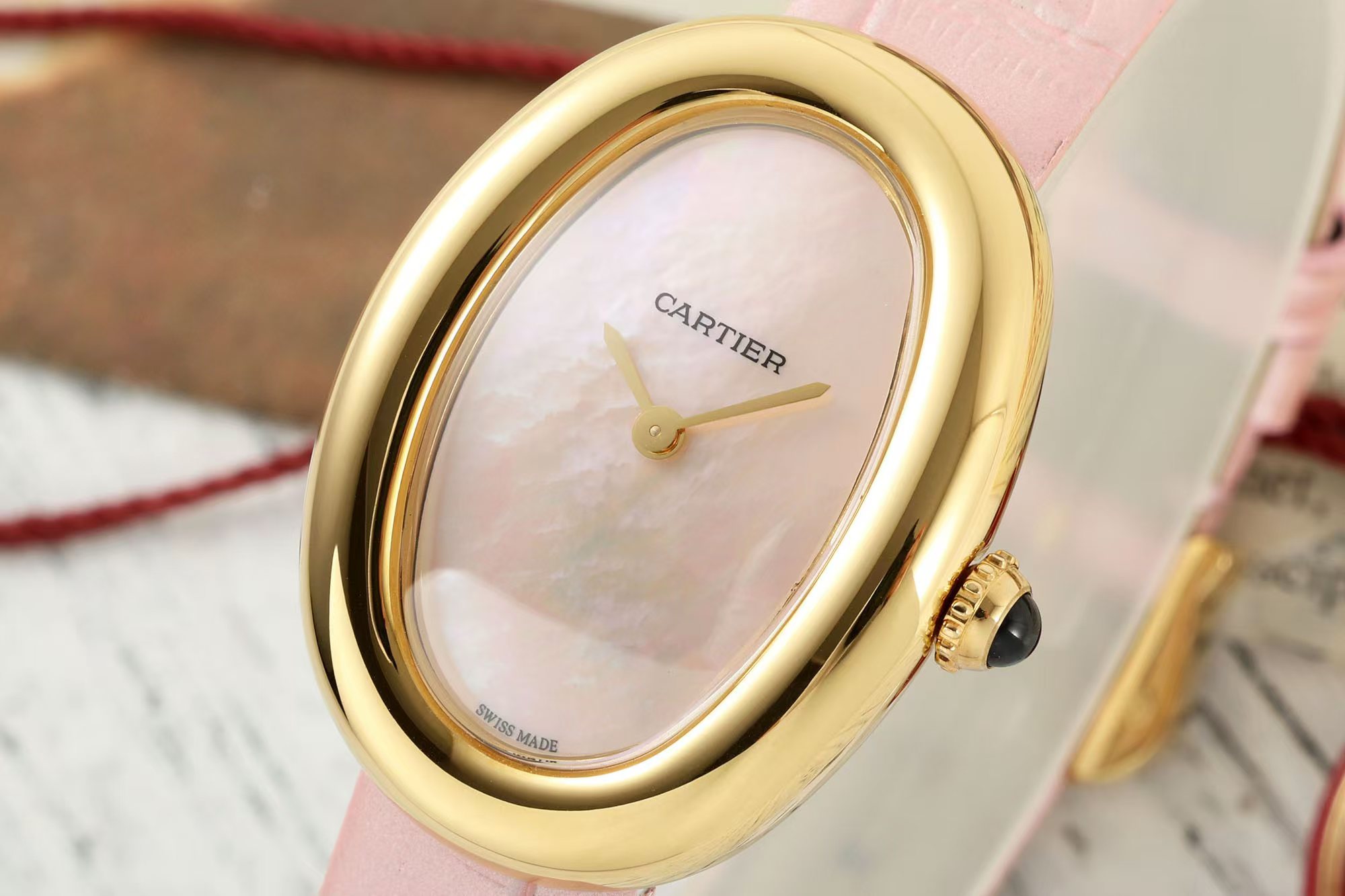 Title: Cartier Bagnoire Wristwatch Series: Elegant 100-Year Recapitulation in Modern Design Summary: Cartier’s AF wristwatch series beautifully blends historical design with modern aesthetics,