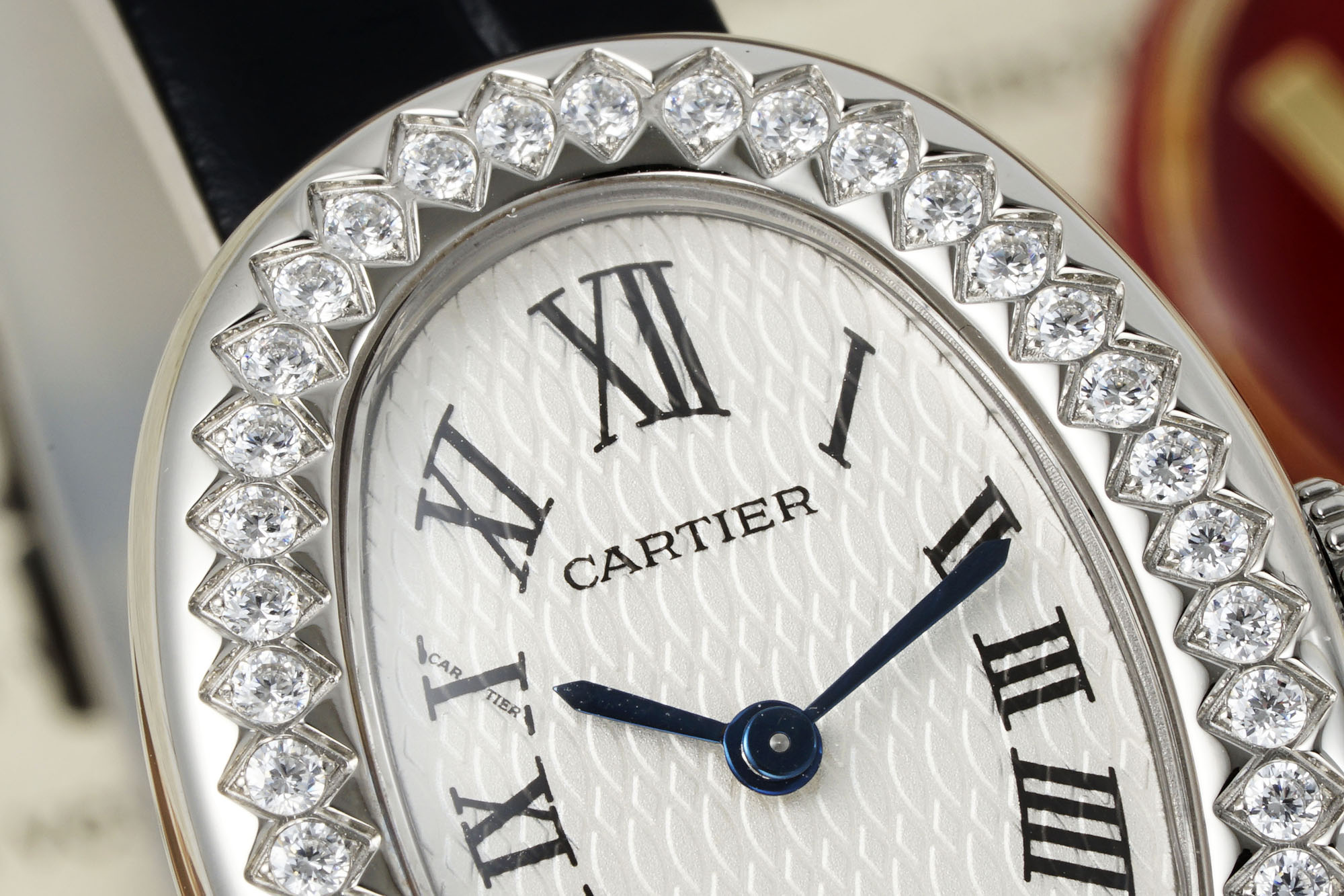Title: Cartier Bagnoire Wristwatch Series: Classic Elegance and Modern Taste Summary: AF’s 100-year process beautifully captures the essence of Cartier’s iconic Bagnoire series - 图片 4