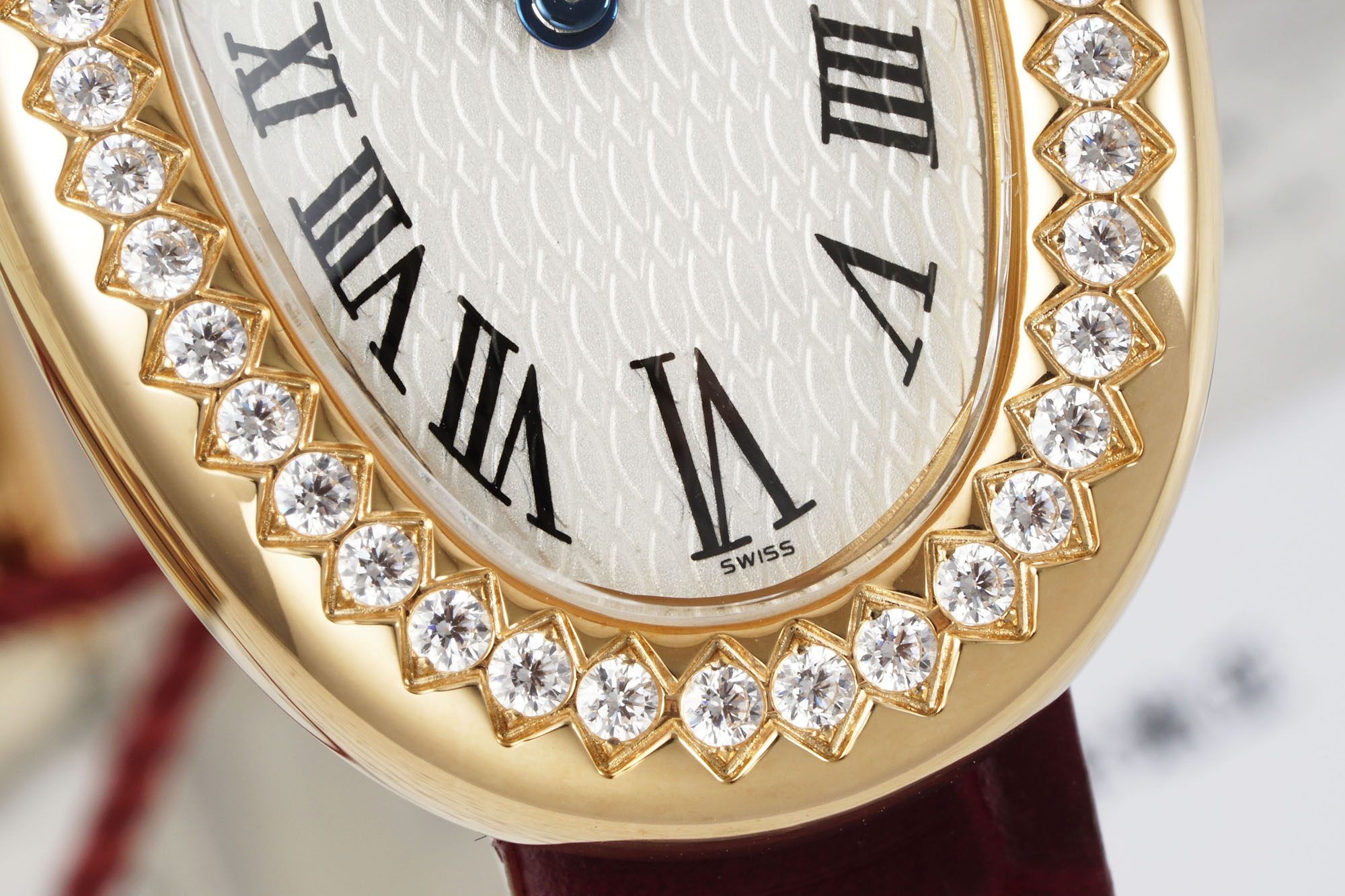 “Cartier Bagnoire Wristwatch Series: 100-Year Process Perfectly Recaptured in AF Model | Modern Elegance & French Style” - 图片 4
