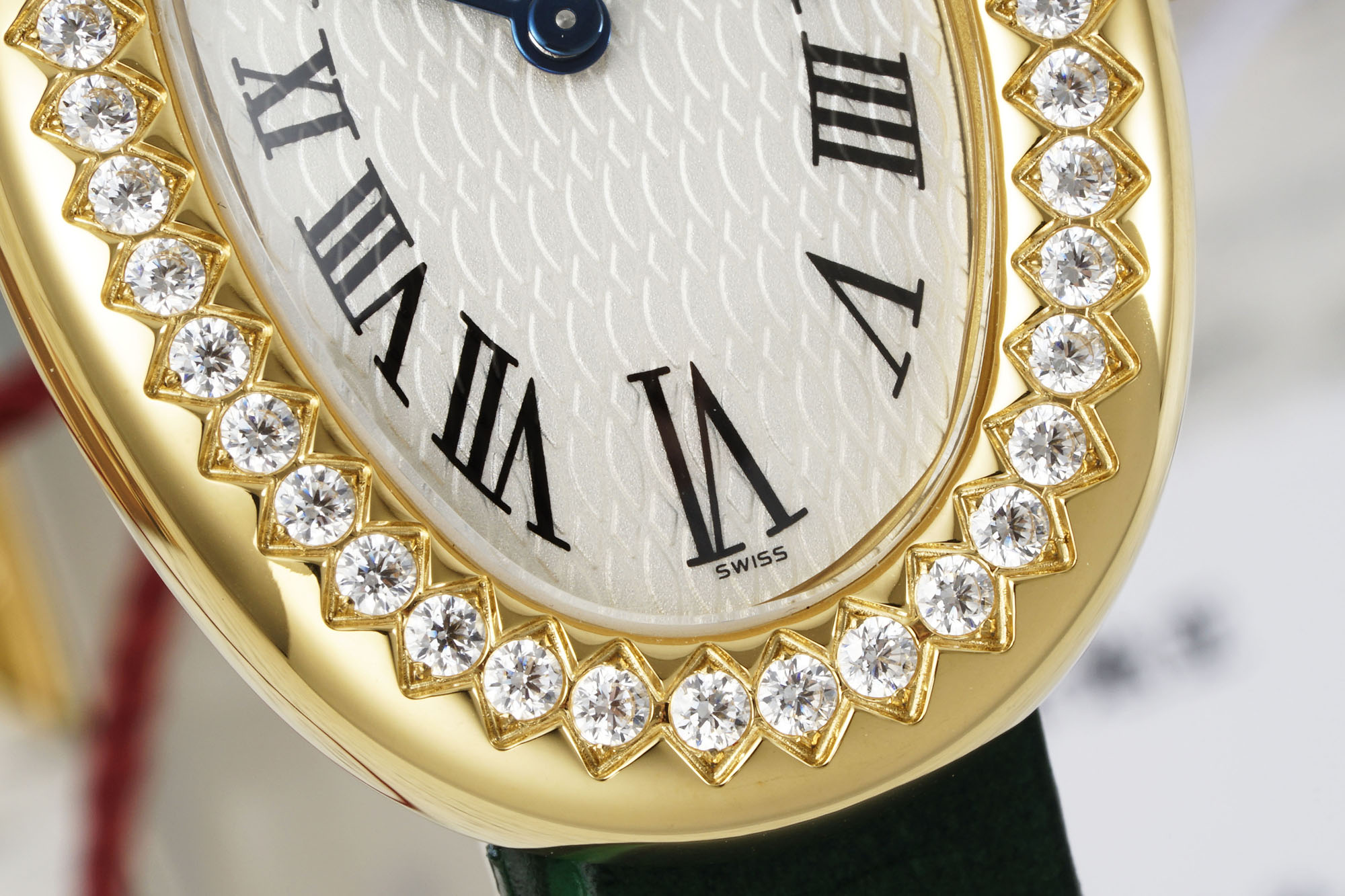 Title: Cartier Bagnoire Wristwatch Series: Timeless Elegance in Modern Design Summary: AF’s 100-year process beautifully captures the essence of the classic Cartier Bagno - 图片 4