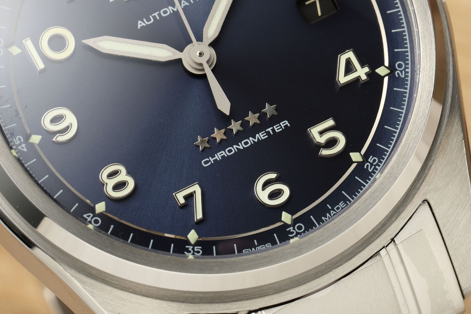 “Longines Five Stars Watch Tribute: Quality, Design, and Heritage in Steel with Water Resistance” - 图片 5