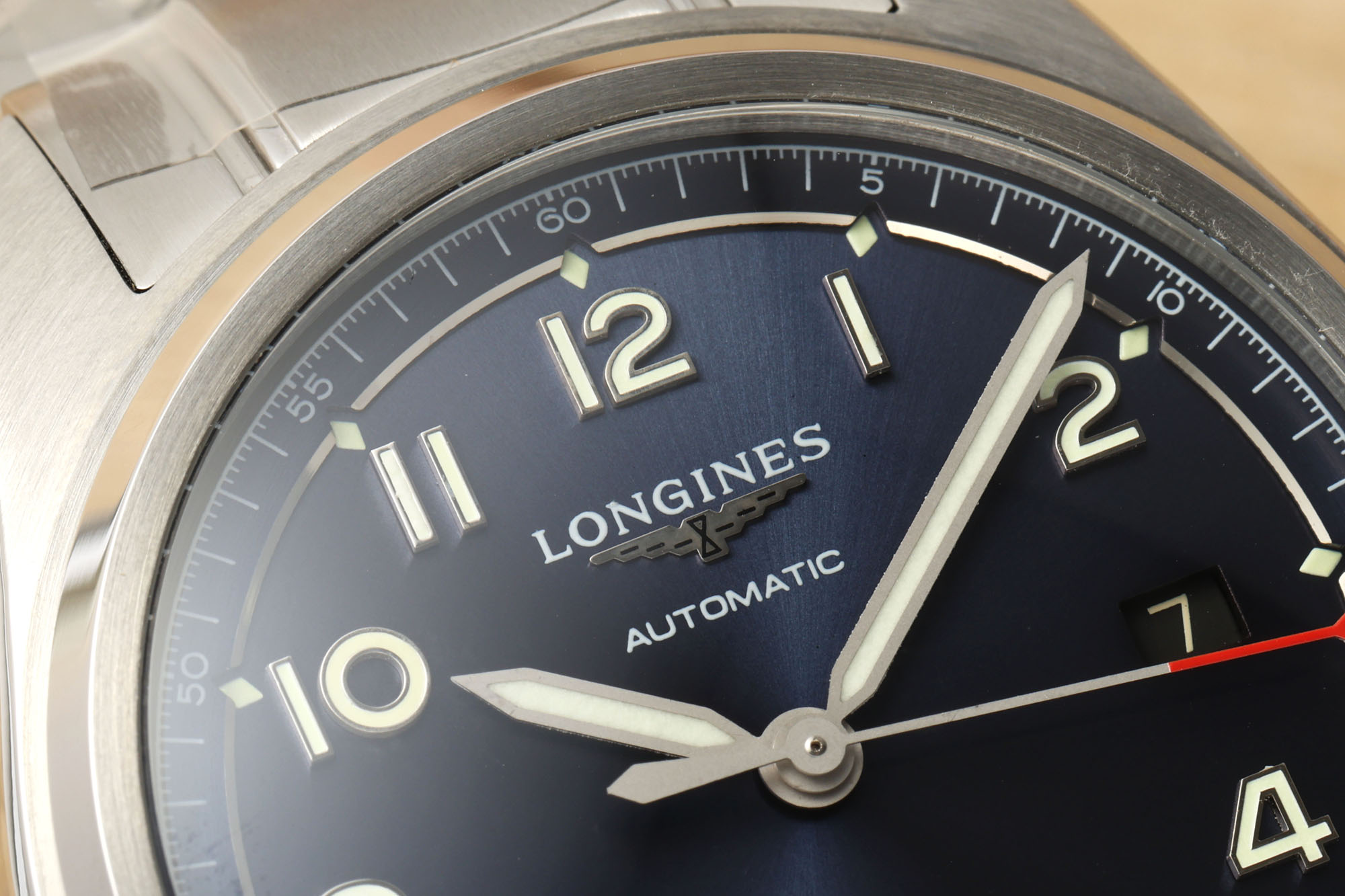 “Longines Five Stars Watch Tribute: Quality, Design, and Heritage in Steel with Water Resistance” - 图片 4