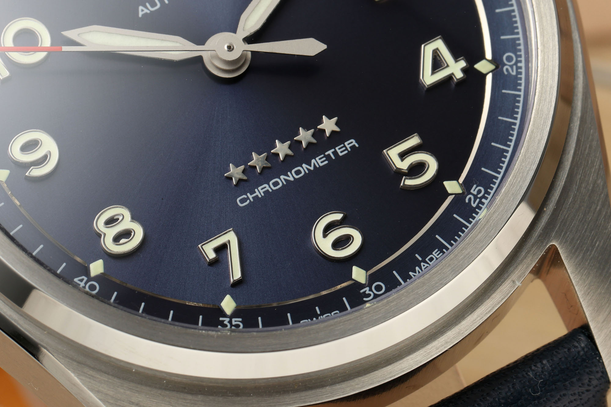 “AF Tribute to Five Stars Watch: Longines Pioneer Collection with New Packaging and Enhanced Quality Features” - 图片 5