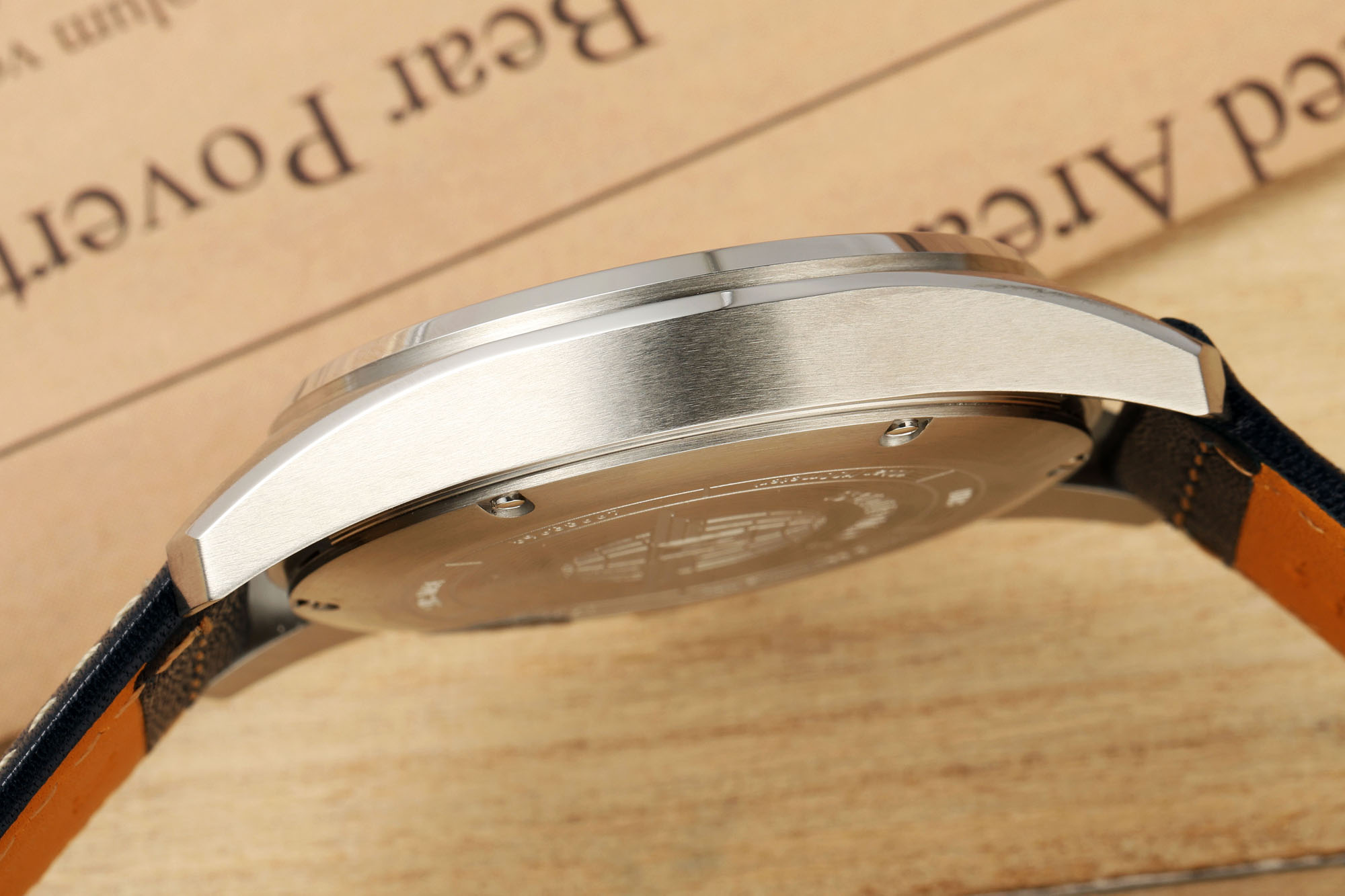 “AF Tribute to Five Stars Watch: Longines Pioneer Collection with New Packaging and Enhanced Quality Features” - 图片 7