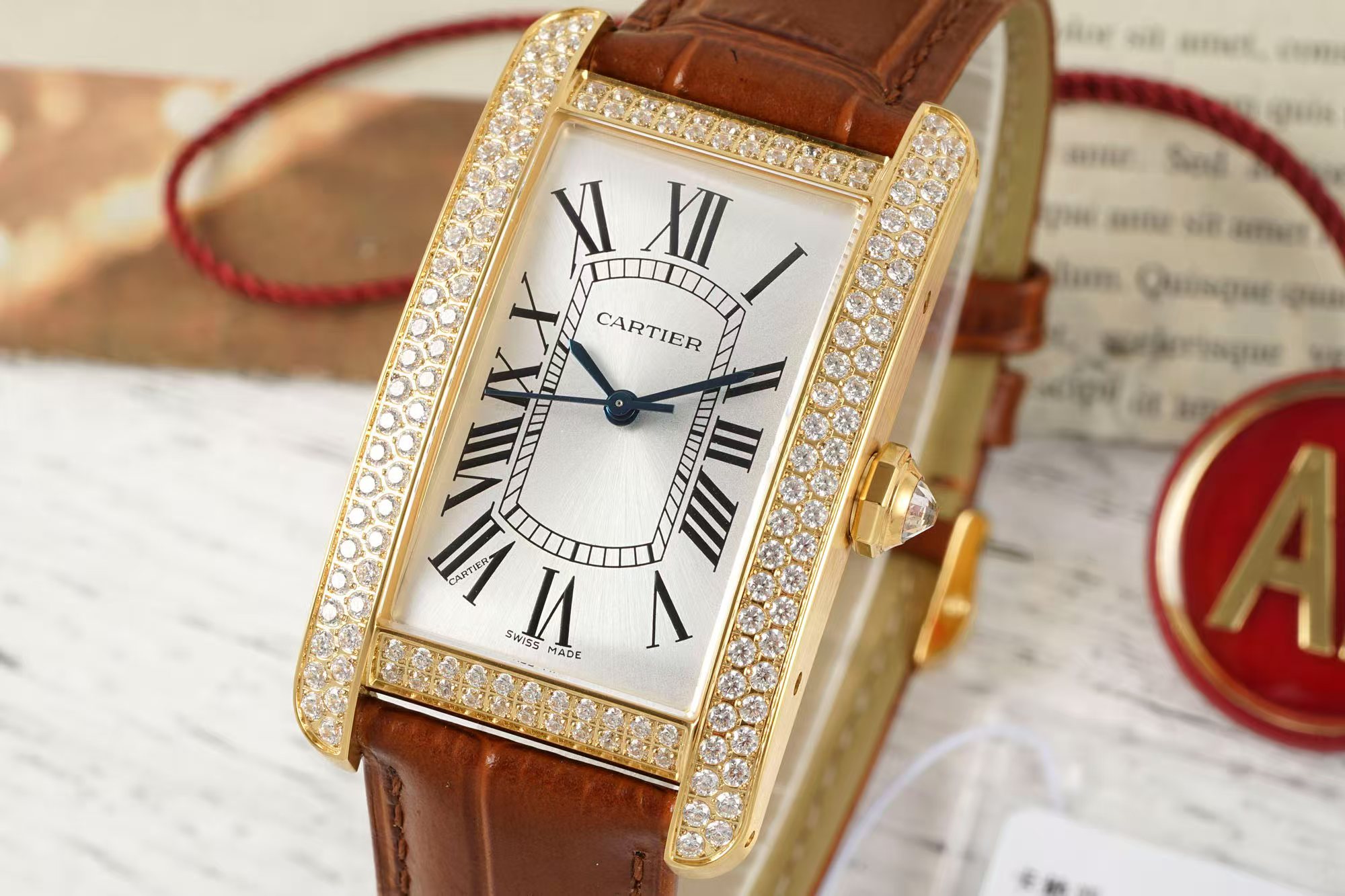 NO:387377,AF Cartier American Tank No Calendar Series Medium movement Swiss Quartz movement Large movement Automatic mechanical movement Medium diameter 41.6*22.6 Large diameter 45.1*26.6 Dial sun-decorative dial, sword-shaped blue steel hands, Roman numeral hour markers Mirror anti-wear sapphire crystal glass Crown octagonal crown inlaid with a sapphire case stainless steel, 18K gold, 18K rose gold, inlaid with brilliant cut round diamonds. Strap black, blue, light brown, dark brown belt Waterproof performance 30 meters Function time display, cartier, cartier, gold19860909AF卡地亚Cartier美国坦克无日历系列 中号机芯瑞士石英机芯 大号机芯自动机械机芯 表径中号41.6*22.6 表径大号45.1*26.6 表盘太阳饰纹表盘,剑形蓝钢指针,镶嵌罗马数字时标 表镜抗磨损蓝宝石水晶玻璃 表冠八角形表冠镶嵌一颗蓝宝石 表壳精钢,18K黄金,18K玫瑰金,镶嵌明亮式切割圆钻. 表带黑色、蓝色、浅棕色、深棕色皮带 防水性能30米 功能时间显示,,cartier,cartier,gold,Watch