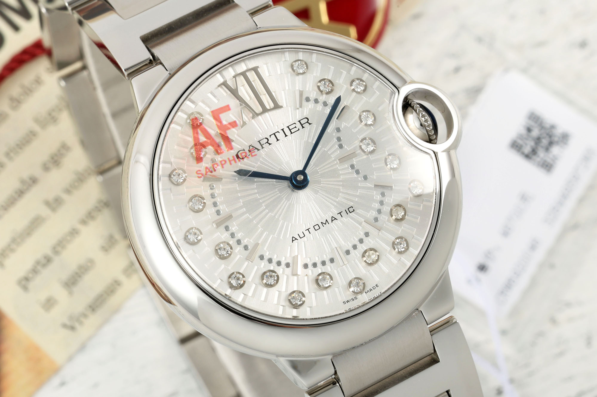 NO:158451,AF is extremely crafted and carved, and carved - Cartier 36mm automatic mechanical blue balloon series watch. Continue the previous excellent product quality and replace it with a new packaging and a new anti-counterfeiting standard, making high-quality and more recognizable [case] diameter 36mm, the original is consistent!  The case made of stainless steel, the top sapphire crystal mirror, and the crescent opening are exactly the same. All can be interchanged with original authentic watch parts!  Extremely detailed!  [Dial] The dial design of the round balloon uses the round arc just right, the guilloche dial, the sword-shaped hand, the classic dial that is hard to refuse, and the Roman numeral hour markers deviate from the trajectory under the guidance of the deep blue crown. The original Swiss burnt steel blue hands and the authentic spinel gem handle. Each one is not something that domestic manufacturers can do!  The temperament of the entire watch is exactly the same as that of the genuine one. AF series of dials in a variety of colors and materials are available to choose from, meeting daily dress matching. [Brack Chain] The 316 stainless steel case bracelet, folding buckle, and superb craftsmanship creates a wearable comfort far beyond those of its peers. The steel band bracelet has small tolerances, no gaps, smooth joint movement, and extremely fine!  There are also imported high-end American crocodile leather watch straps, available in a variety of colors!  【Movement】Automatic mechanical movement, accurate when walking, excellent quality!  AF joins hands with higher quality craftsmanship with a brand new image to bring new high-quality Cartier blue balloons to watch friends!  cartier crocodile skin19860909AF穷工极态,精雕细刻——卡地亚36mm自动机械蓝气球系列腕表 延续以往优异的产品质量更换全新包装和全新防伪标,让高品质更有识别性【表壳】直径36毫米,原装一致！精钢材质表壳,最顶级蓝宝水晶镜面,月牙开口一模一样.全部可与原装正品手表零件互换！精细无比！【表盘】圆形气球的表盘设计,将圆润的弧线运用得恰到好处,扭索雕纹表盘,剑形指针,难以拒绝的经典表盘,罗马数字时标在深邃的幽蓝表冠指引下偏离了轨迹.瑞士原装烧钢蓝指针和真品尖晶宝石把头.每一样都不是国内厂家能做到的！整只腕表的气质与正品如出一辙.AF全系列多款颜色和材质的表盘可供选择,满足日常着装搭配.【表链】316精钢材质表壳表链,折叠扣,高超的工艺水平塑造出远超同行的佩戴舒适性,钢带表链公差小,无缝隙,关节活动顺滑,精细无比！也有进口高级美洲鳄鱼皮表带,多种色彩可选！【机芯】自动机械机芯,走时精准,品质优良！ AF以全新形象携手更高品质工艺,为表友带来全新精品卡地亚蓝气球！,,cartier,crocodile skin,Watch