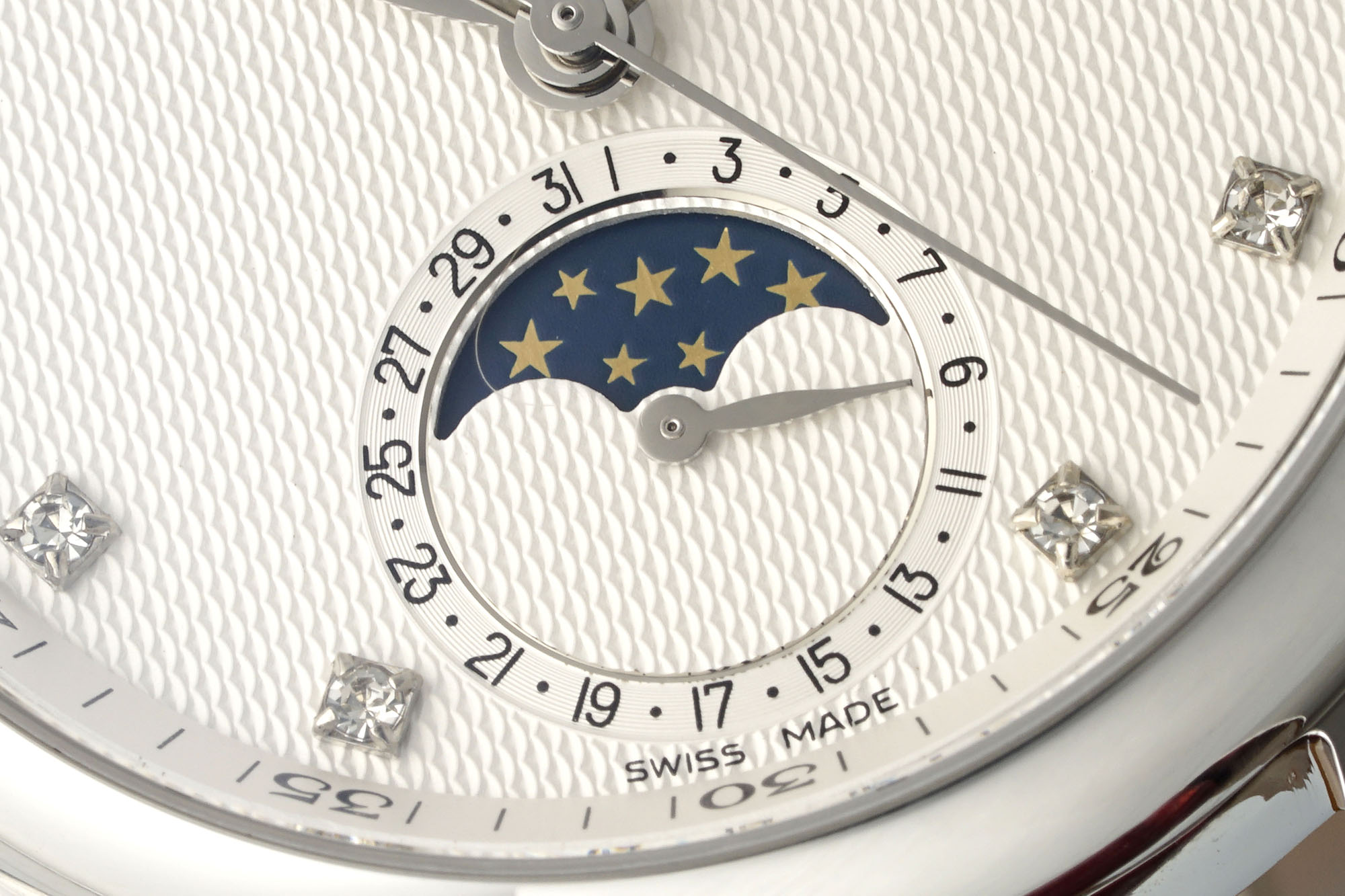 Title: AF Pioneer’s 34mm Monthly Table for Women: Elegant Design, Unique Features, and High Performance Movement. - 图片 5