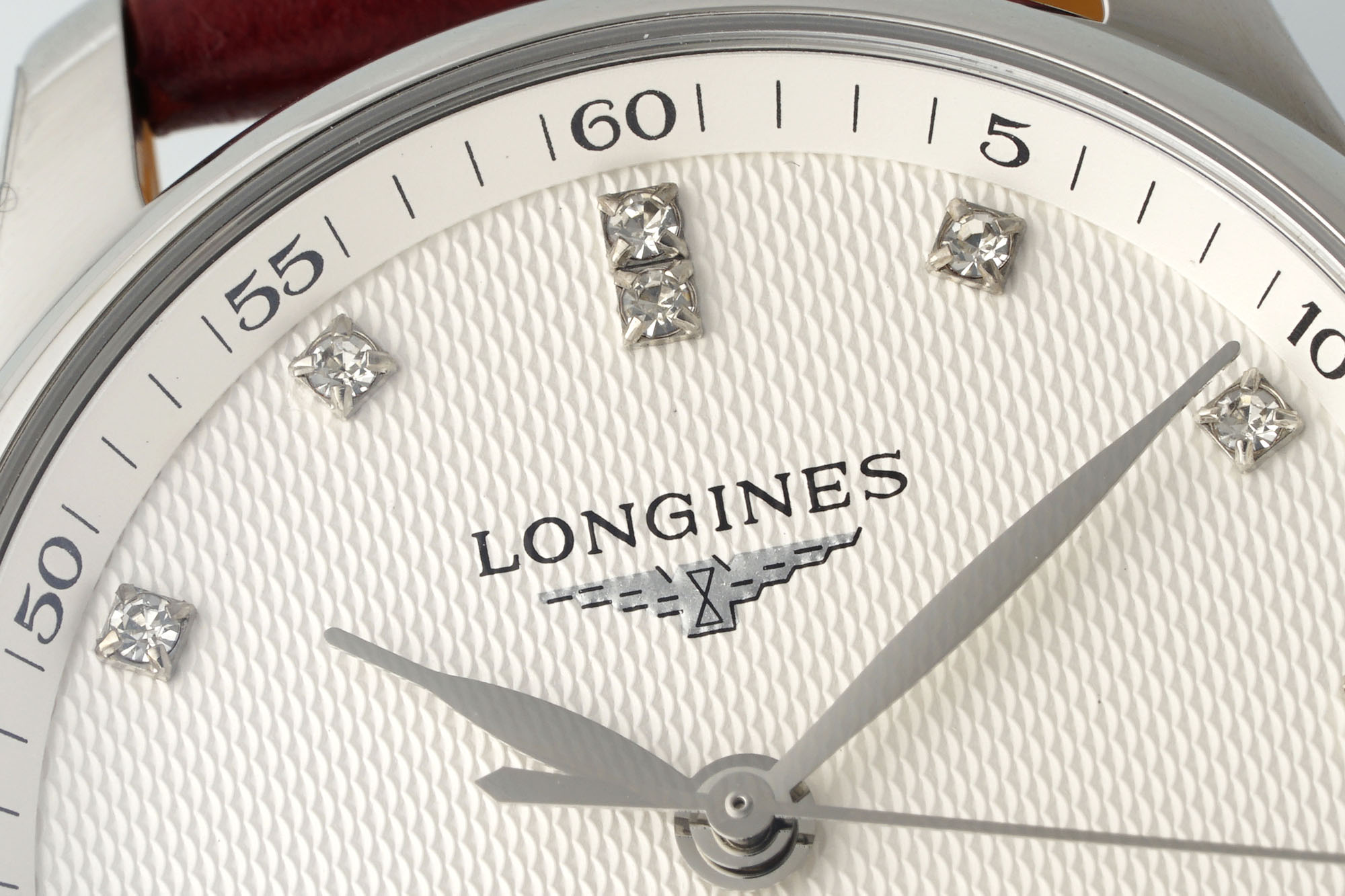 Title: AF Pioneer’s 34mm Monthly Table for Women: Elegant Design, Unique Features, and High Performance Movement. - 图片 4