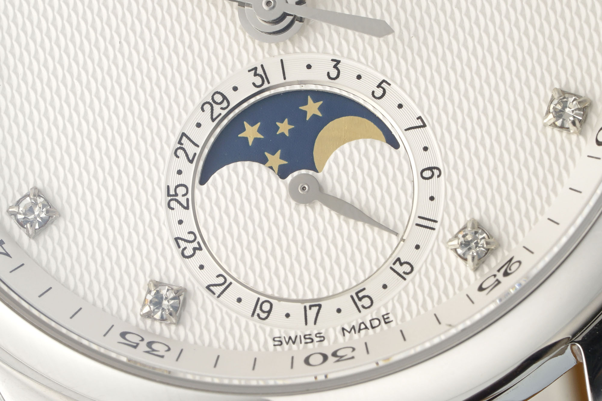 “AF Pioneer’s 34mm Monthly Table: Elegant New Choice for Female Consumers with Unique Design Elements and High Performance Features” - 图片 5