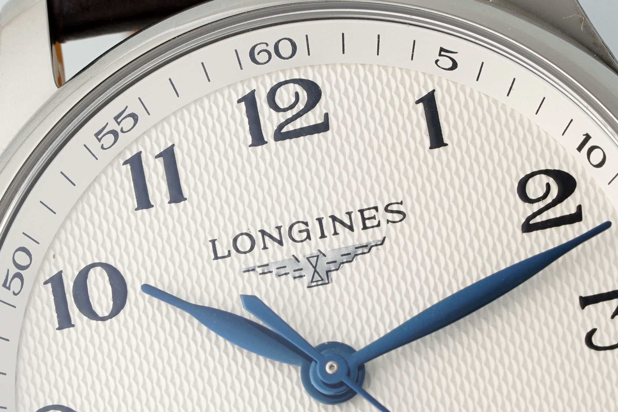 Elegant 34mm AF Pioneer Wristwatch for Women: Unique Design, High Performance, and Diverse Color Options - 图片 4