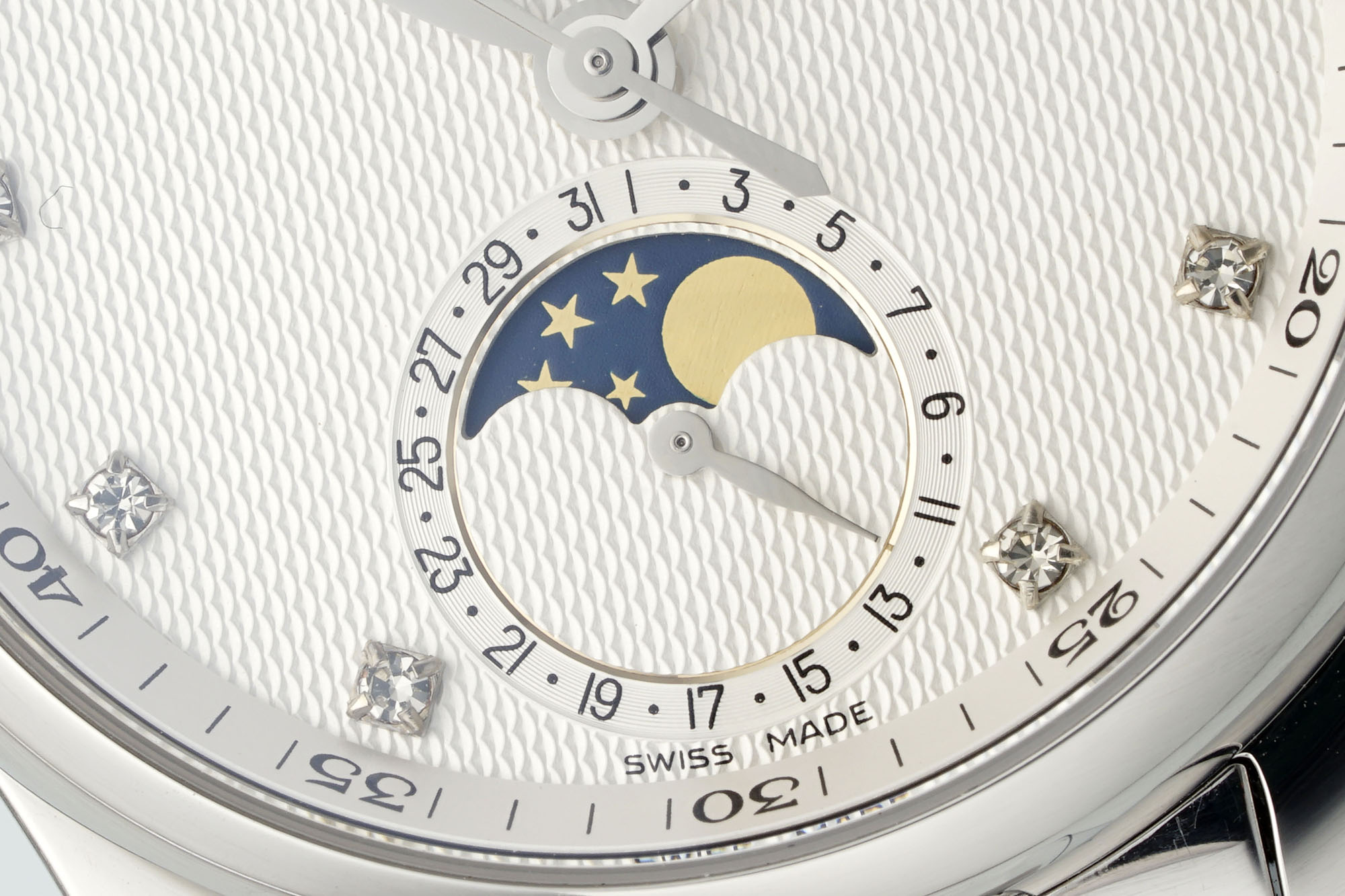 Elegant 34mm AF Pioneer’s Monthly Table Watch: Stylish Options for Female Consumers with Unique Design Elements and High Performance. - 图片 4