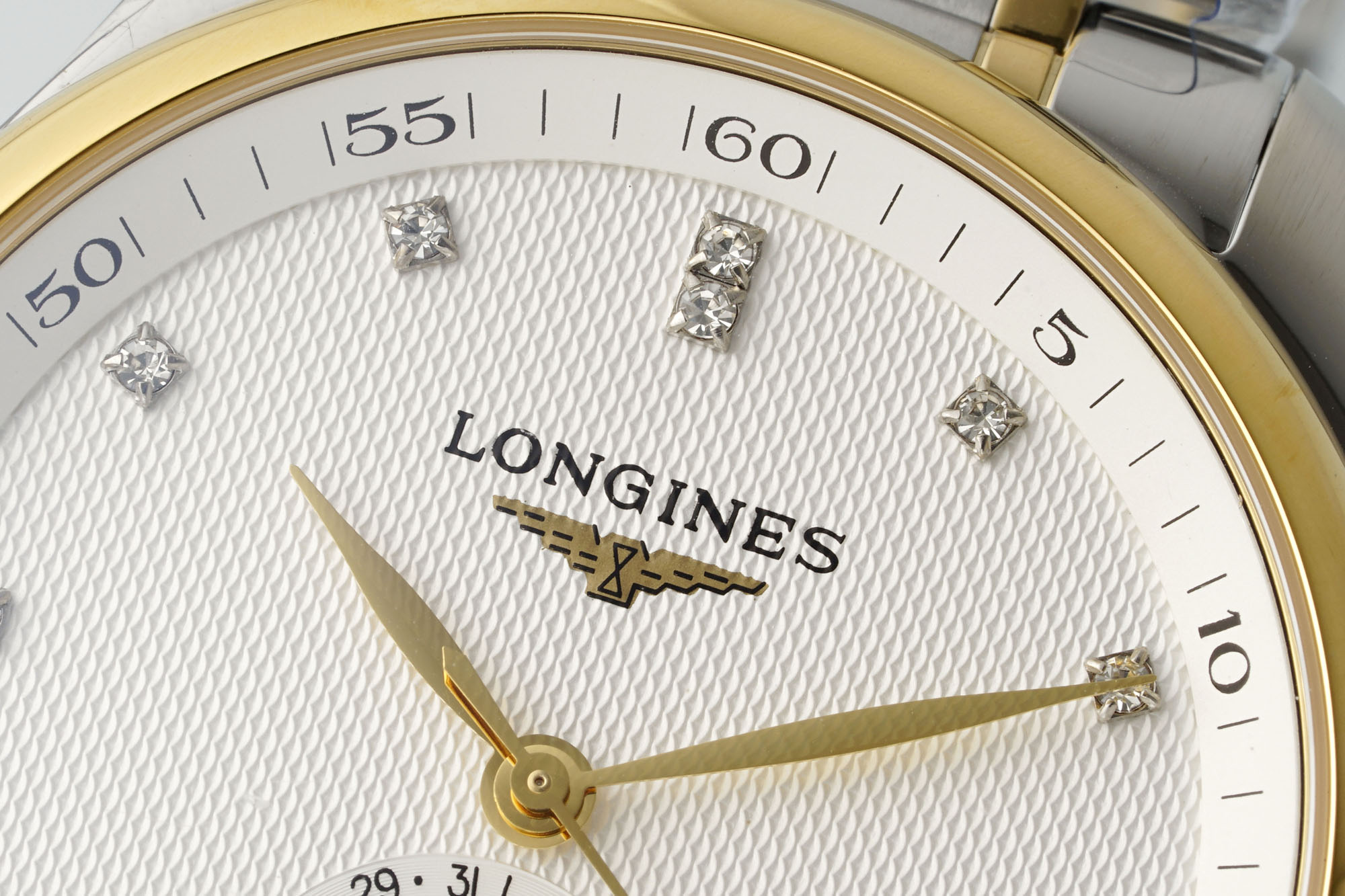 “AF Pioneers Moon Pine and Springstone 40MM: Elegant Craftsmanship for Asian Men” - 图片 3
