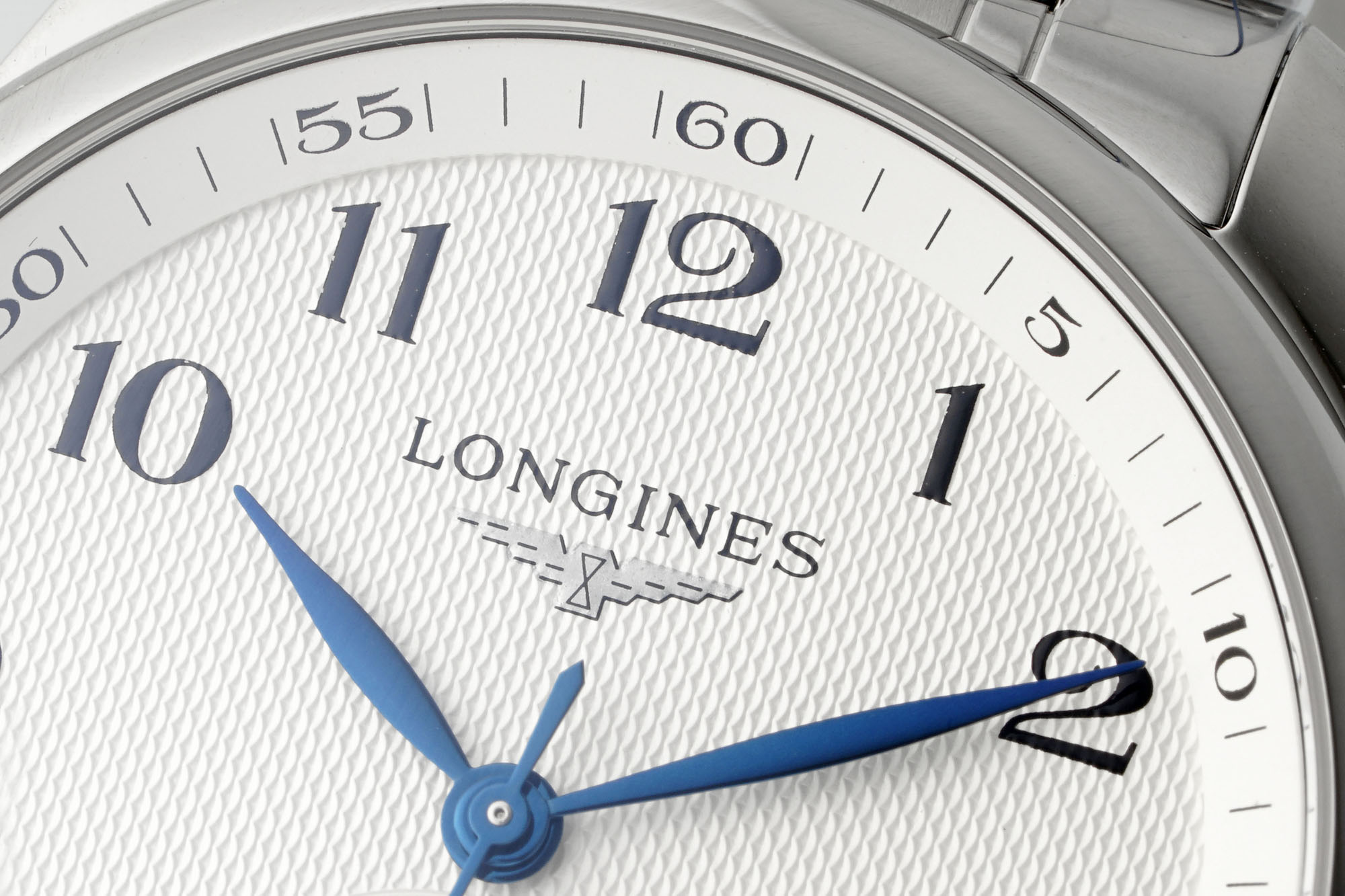 “A.F. Pioneers 40MM Moon Pine and Springstone Watch: Elegant Craftsmanship for Asian Men” - 图片 3