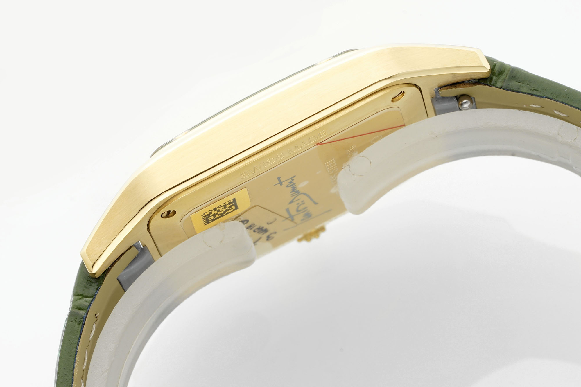 山度士烤漆款瑞士石英
小号27.5*38mm
中号31.4*43.5mm
新款隆重上市🎉🎉🎉