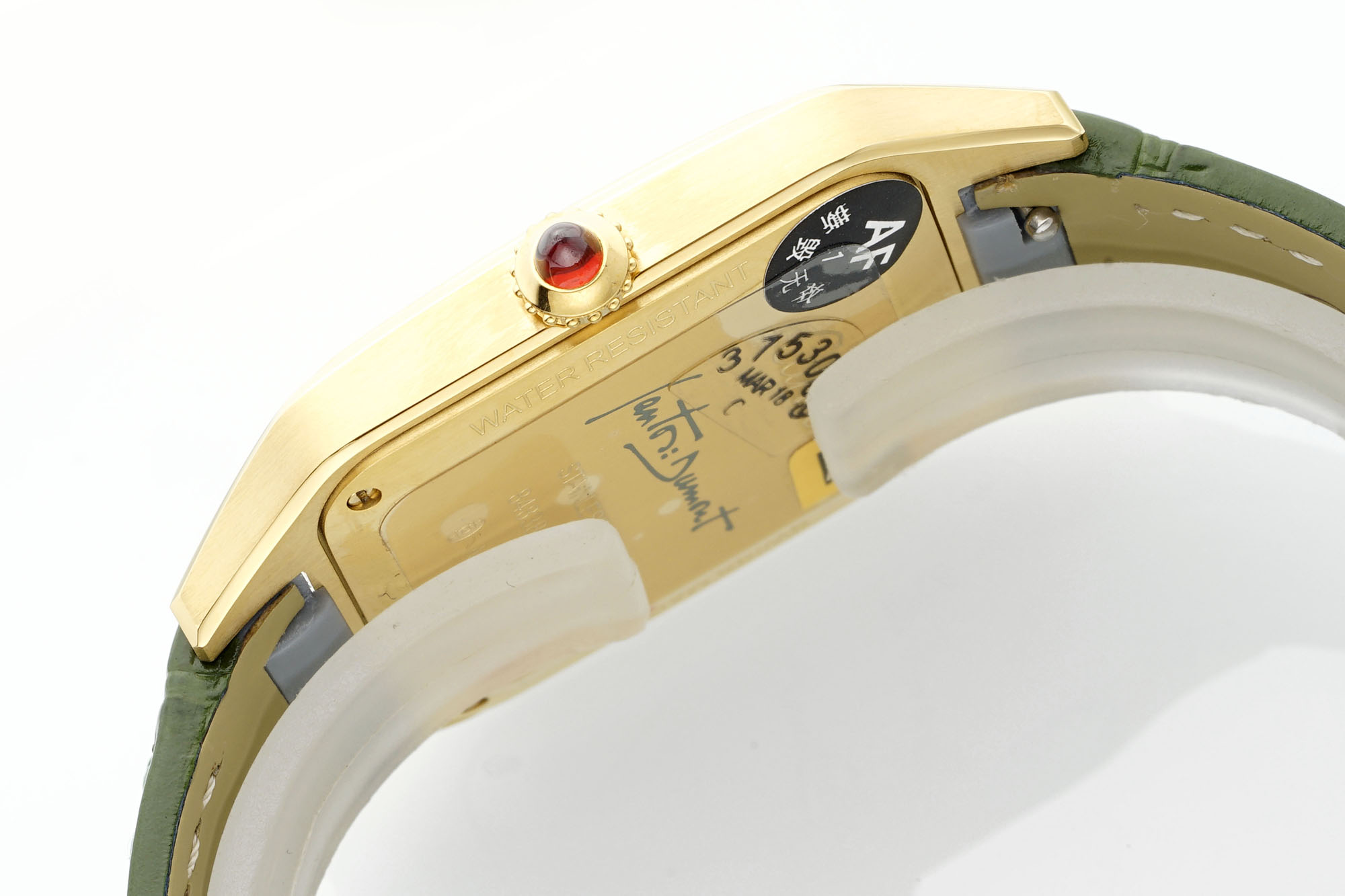 山度士烤漆款瑞士石英
小号27.5*38mm
中号31.4*43.5mm
新款隆重上市🎉🎉🎉