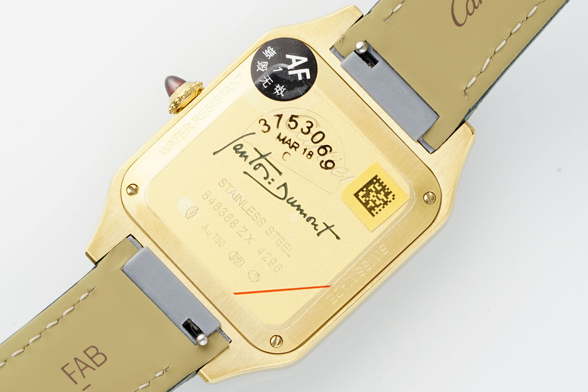 山度士烤漆款瑞士石英
小号27.5*38mm
中号31.4*43.5mm
新款隆重上市🎉🎉🎉