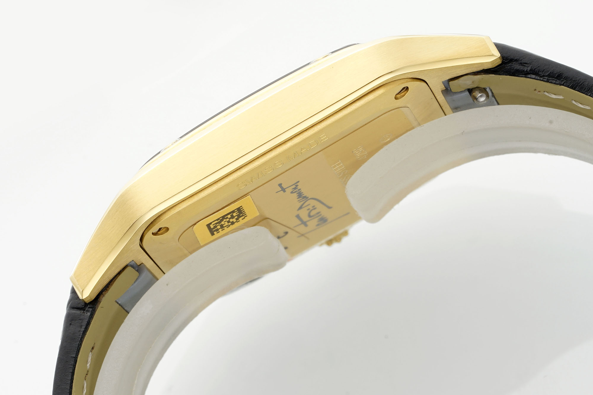 山度士烤漆款瑞士石英
小号27.5*38mm
中号31.4*43.5mm
新款隆重上市🎉🎉🎉