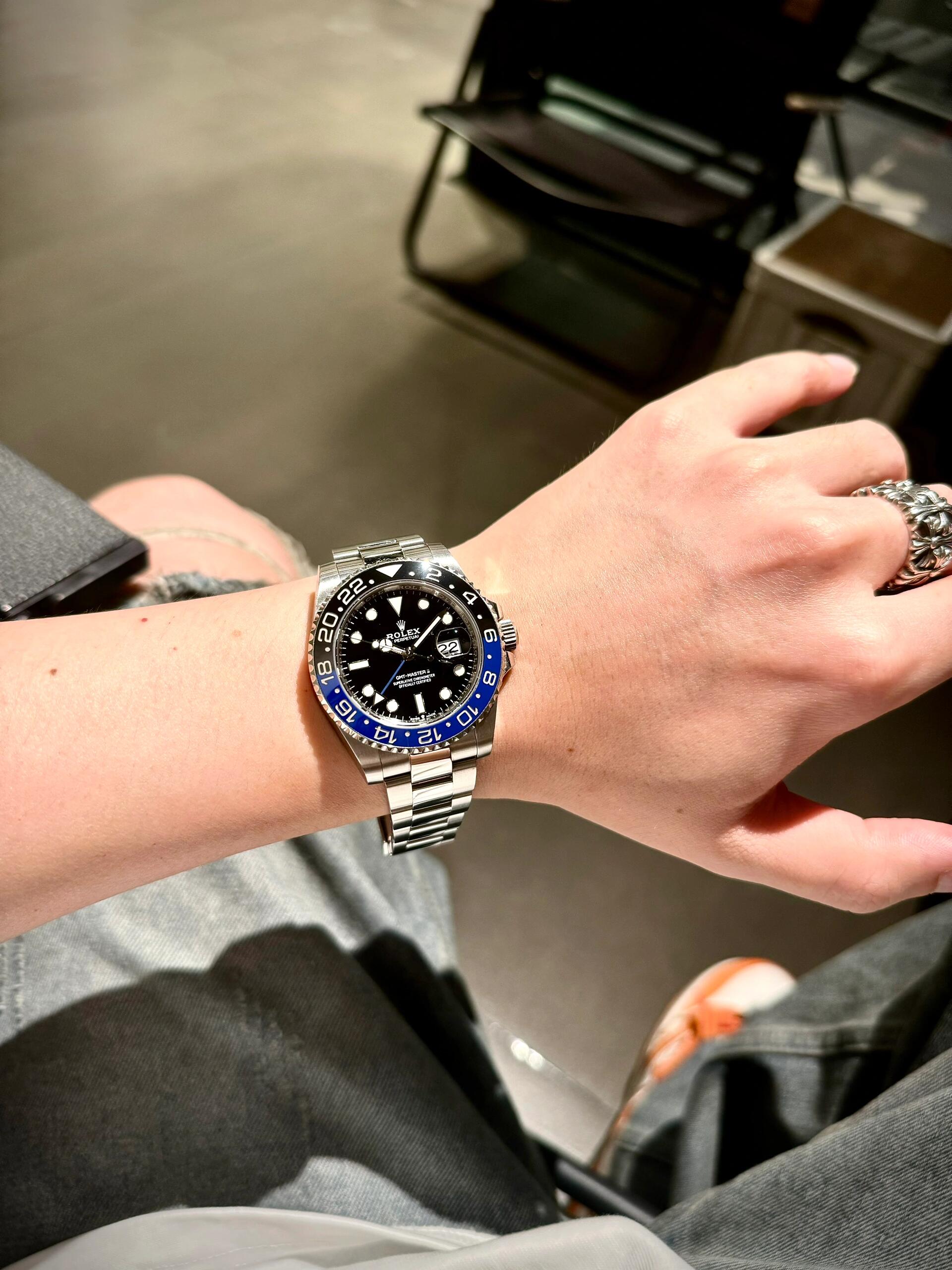 Unknown 手表好评，感谢哥的帅气秀 手表一戴，不是土豪就是实力派