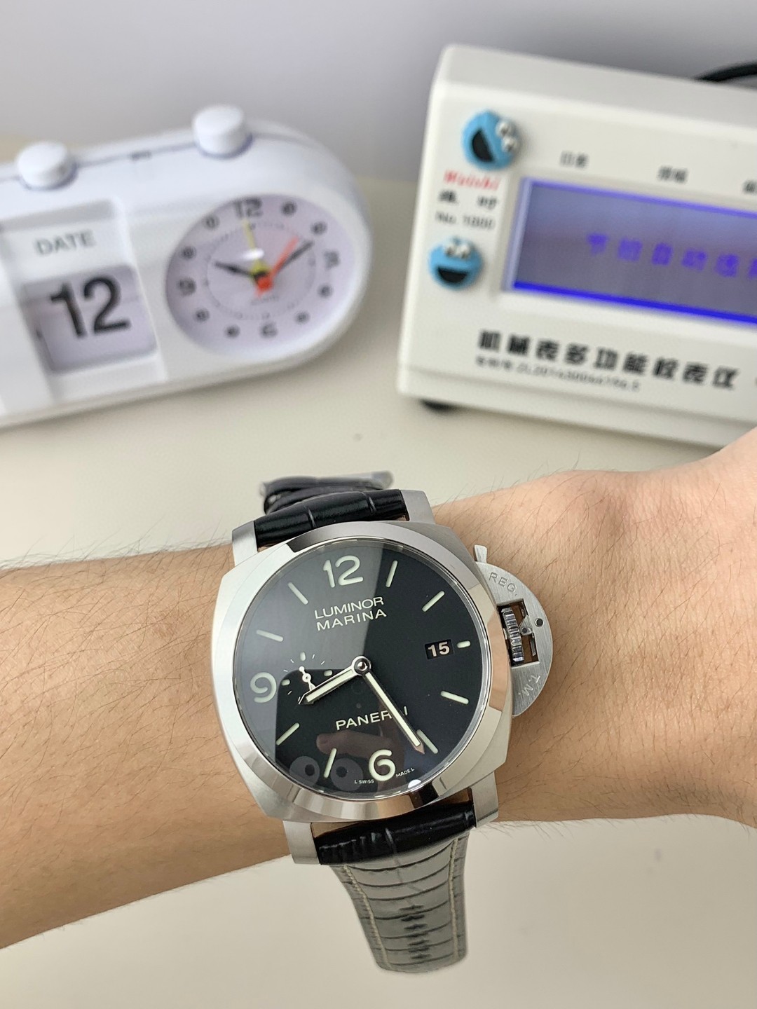 Unknown 来袭‼ ⌚ 价别错过～名额有限‼ 只降价格不降品质‼ 买就送豪华 五件套包装 让你送人倍有面 夏天漏手腕的季节到了