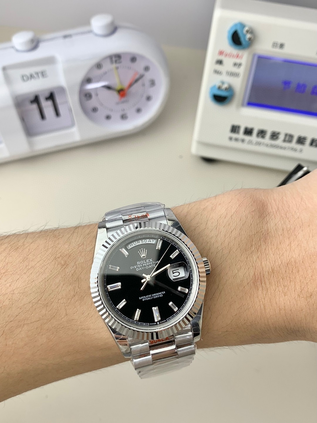Unknown 来袭‼ ⌚ 价别错过～名额有限‼ 只降价格不降品质‼ 买就送豪华 五件套包装 让你送人倍有面 夏天漏手腕的季节到了
