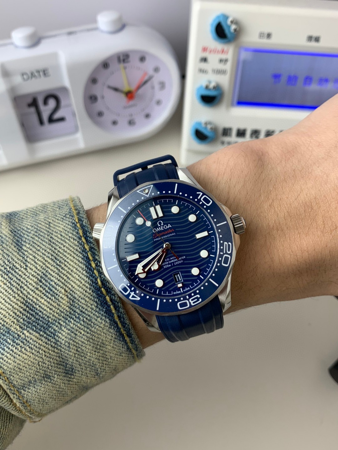 Unknown 来袭‼ ⌚ 价别错过～名额有限‼ 只降价格不降品质‼ 买就送豪华 五件套包装 让你送人倍有面 夏天漏手腕的季节到了