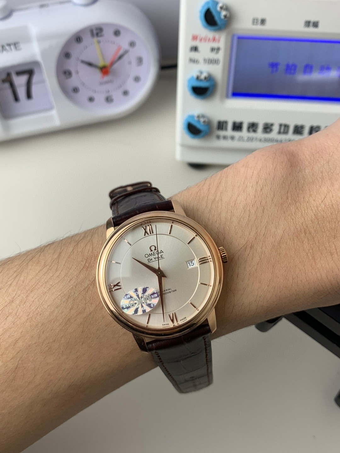 Unknown 来袭‼ ⌚ 价别错过～名额有限‼ 只降价格不降品质‼ 买就送豪华 五件套包装 让你送人倍有面 夏天漏手腕的季节到了