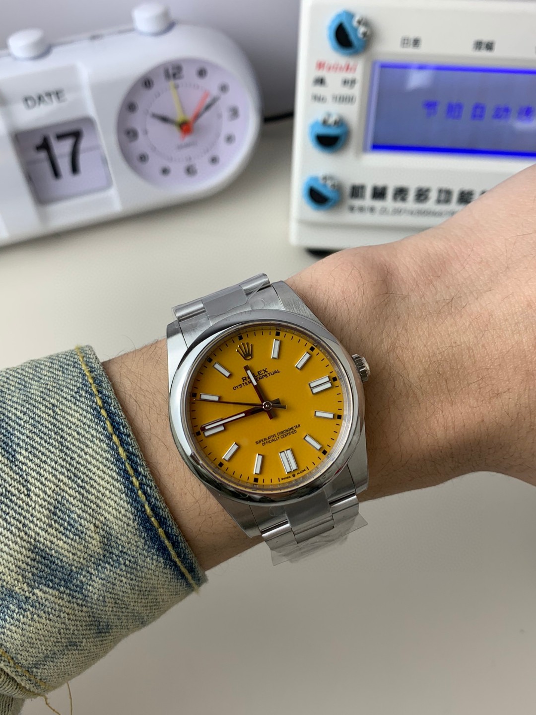 Unknown 来袭‼ ⌚ 价别错过～名额有限‼ 只降价格不降品质‼ 买就送豪华 五件套包装 让你送人倍有面 夏天漏手腕的季节到了