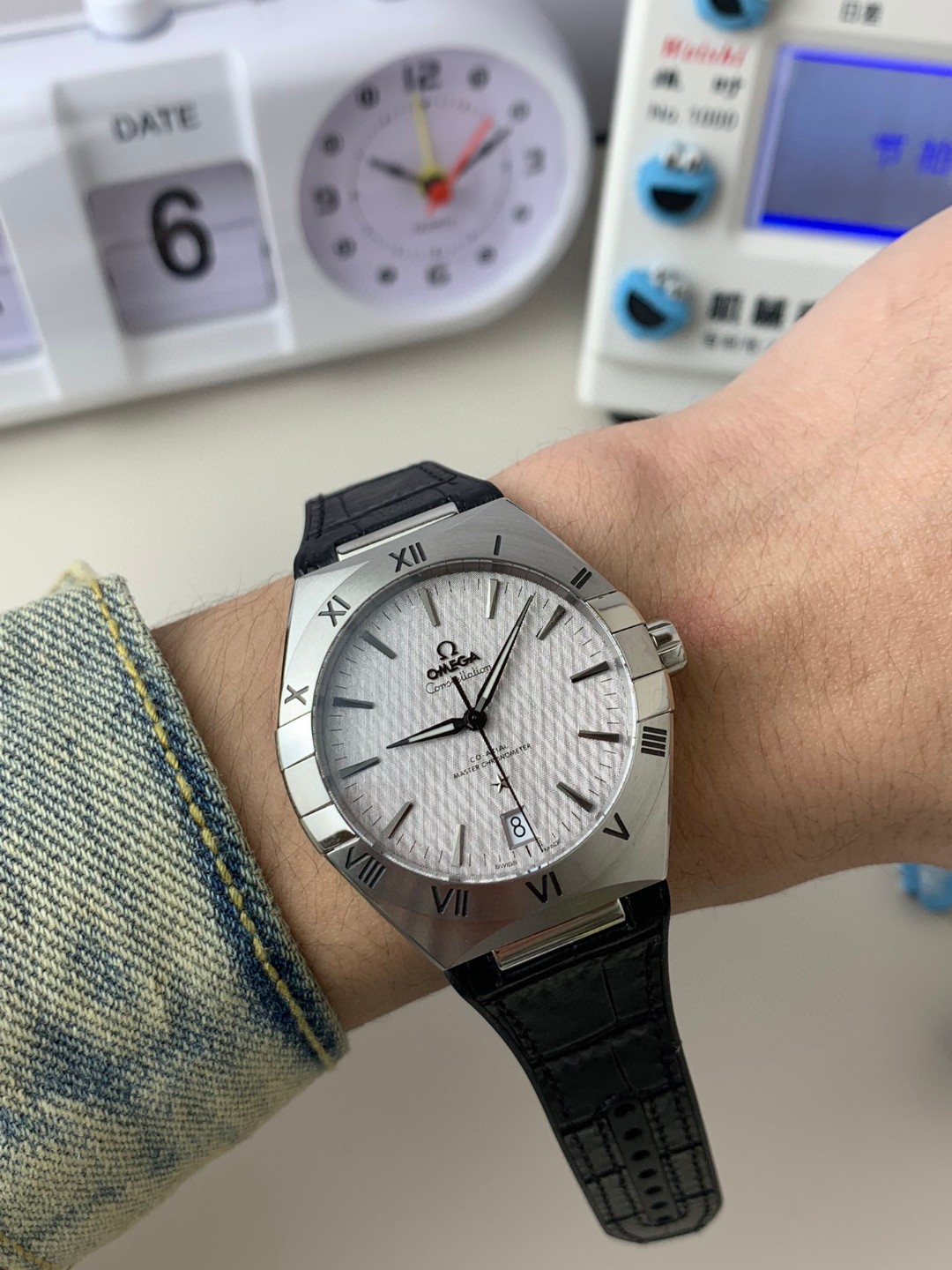 Unknown ⌚ 部分款式 来袭‼ ⌚ 价别错过～名额有限‼ 只降价格不降品质‼ 买就送豪华 五件套包装 让你送人倍有面 夏天漏手腕的季节到了