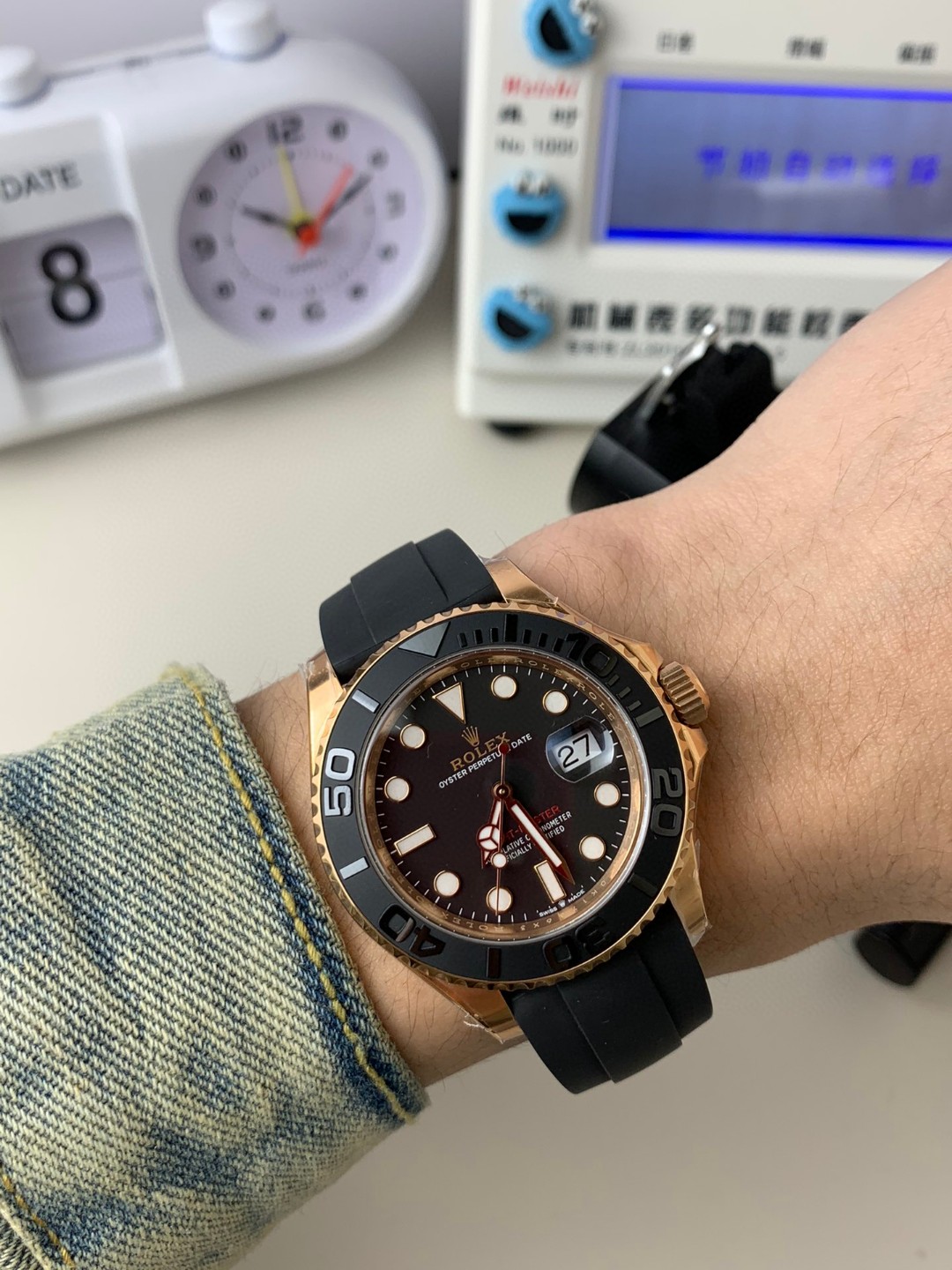Unknown ⌚ 部分款式 来袭‼ ⌚ 价别错过～名额有限‼ 只降价格不降品质‼ 买就送豪华 五件套包装 让你送人倍有面 夏天漏手腕的季节到了