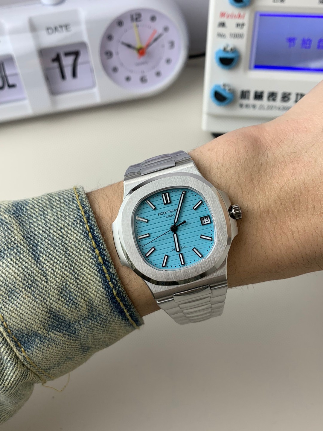 Unknown ⌚ 部分款式 来袭‼ ⌚ 价别错过～名额有限‼ 只降价格不降品质‼ 买就送豪华 五件套包装 让你送人倍有面 夏天漏手腕的季节到了