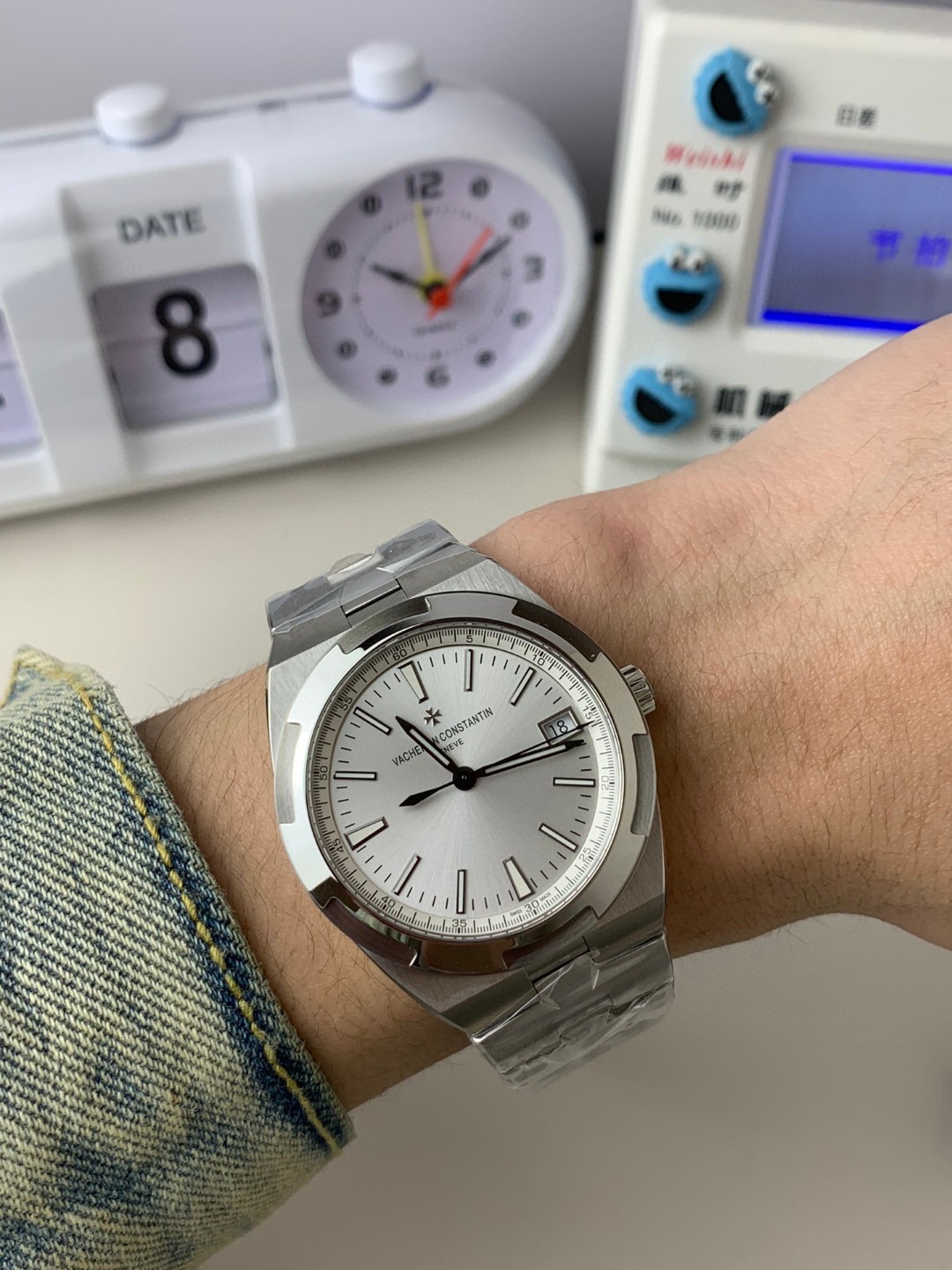 Unknown ⌚ 部分款式 来袭‼ ⌚ 价别错过～名额有限‼ 只降价格不降品质‼ 买就送豪华 五件套包装 让你送人倍有面 夏天漏手腕的季节到了