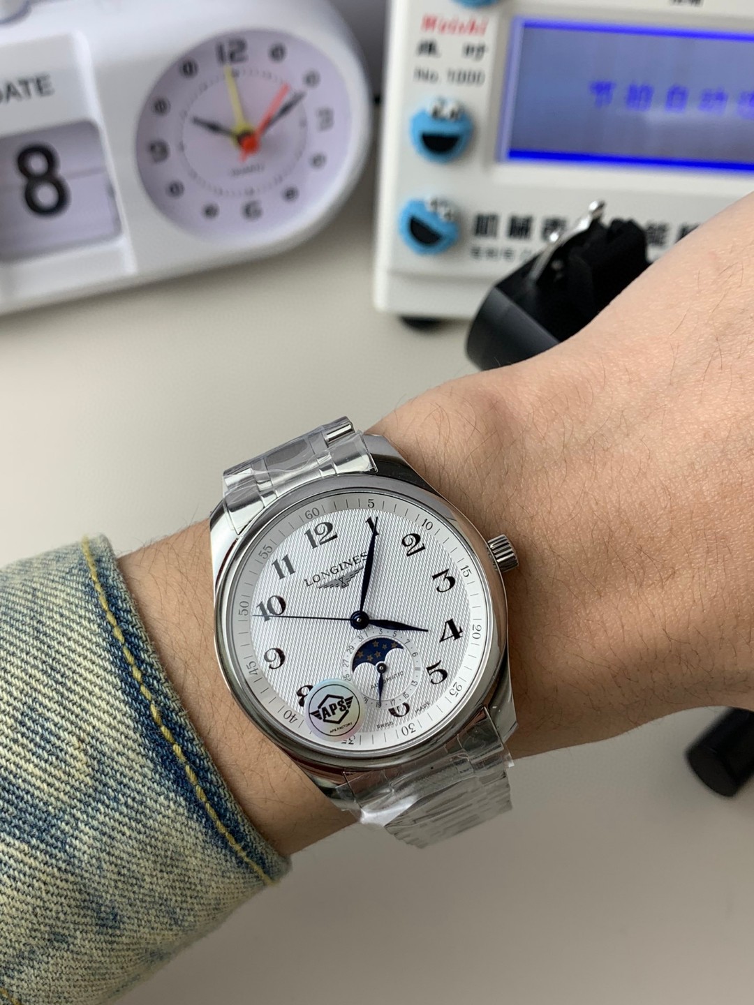 Unknown ⌚ 部分款式 来袭‼ ⌚ 价别错过～名额有限‼ 只降价格不降品质‼ 买就送豪华 五件套包装 让你送人倍有面 夏天漏手腕的季节到了